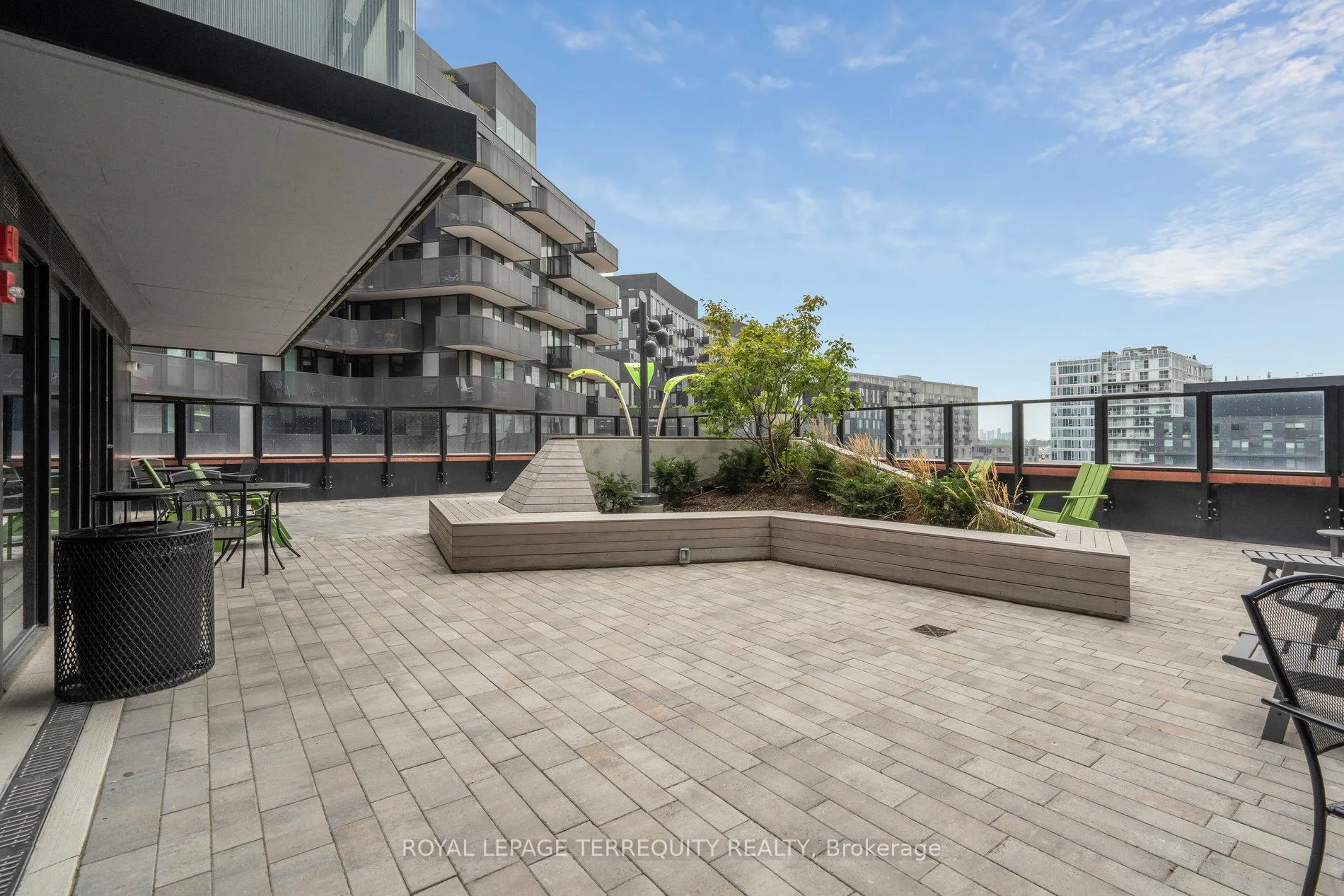 Photo 23 of Unit 809, 8 Tippett Road, North York, Clanton Park — HOMEH