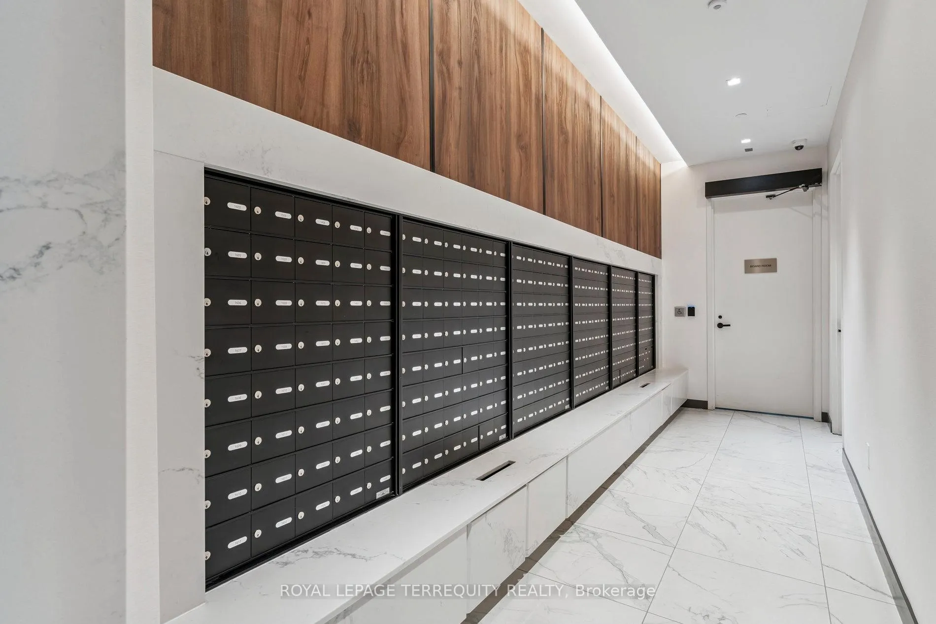 Photo 27 of Unit 809, 8 Tippett Road, North York, Clanton Park — HOMEH