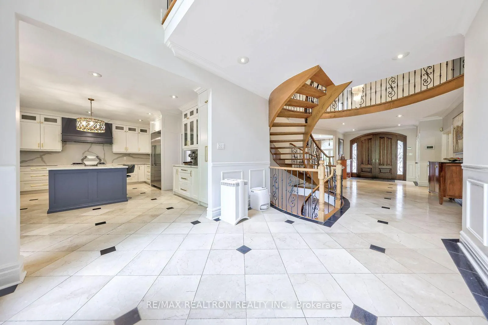 Photo 13 of 92 Proctor Avenue, Markham, Grandview — HOMEH