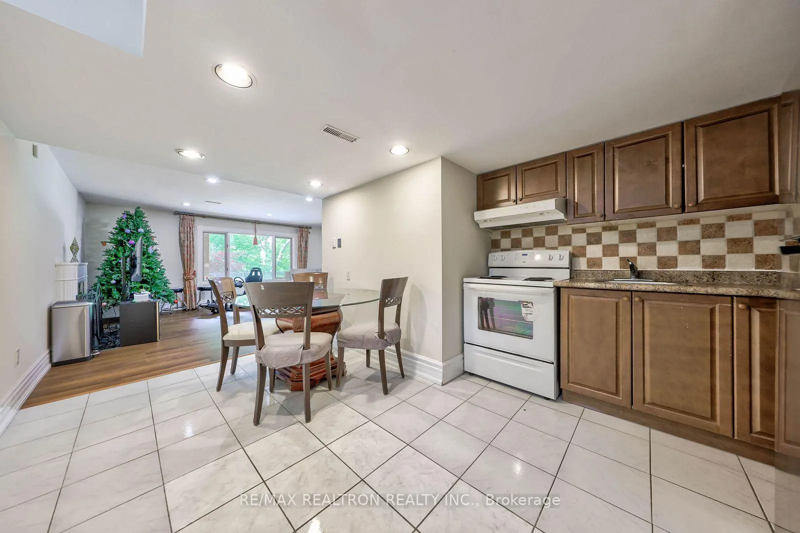 Photo 43 of 92 Proctor Avenue, Markham, Grandview — HOMEH