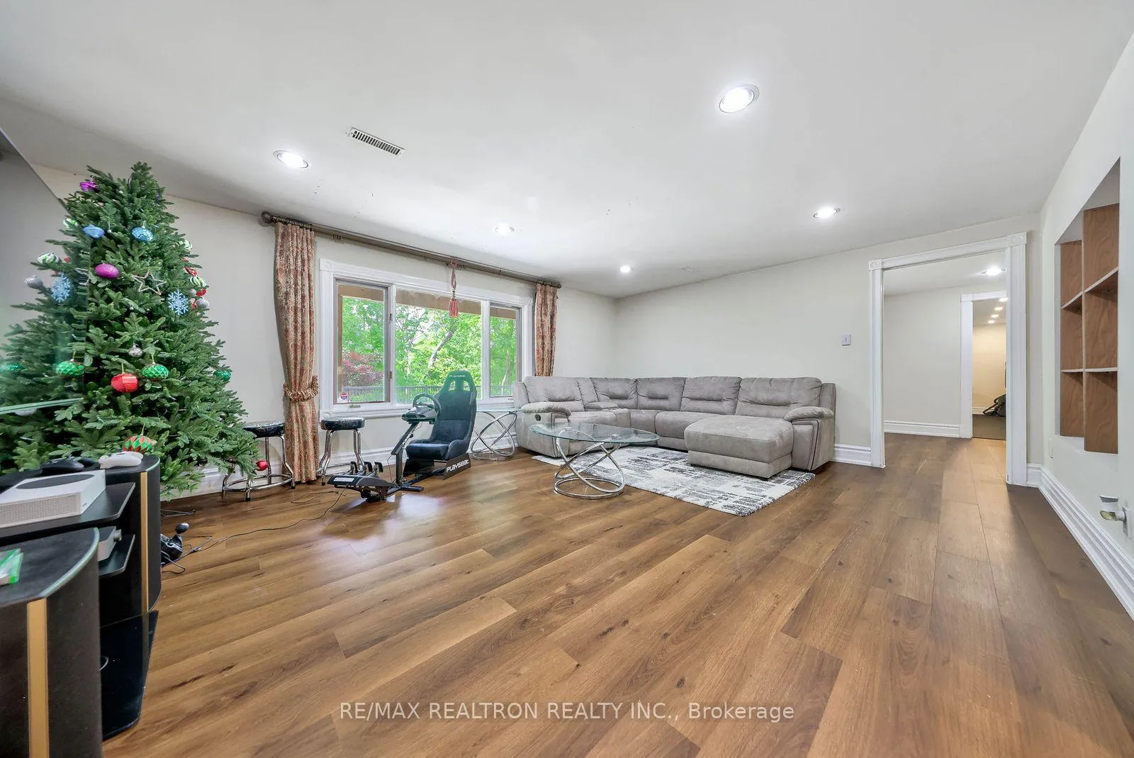 Photo 44 of 92 Proctor Avenue, Markham, Grandview — HOMEH