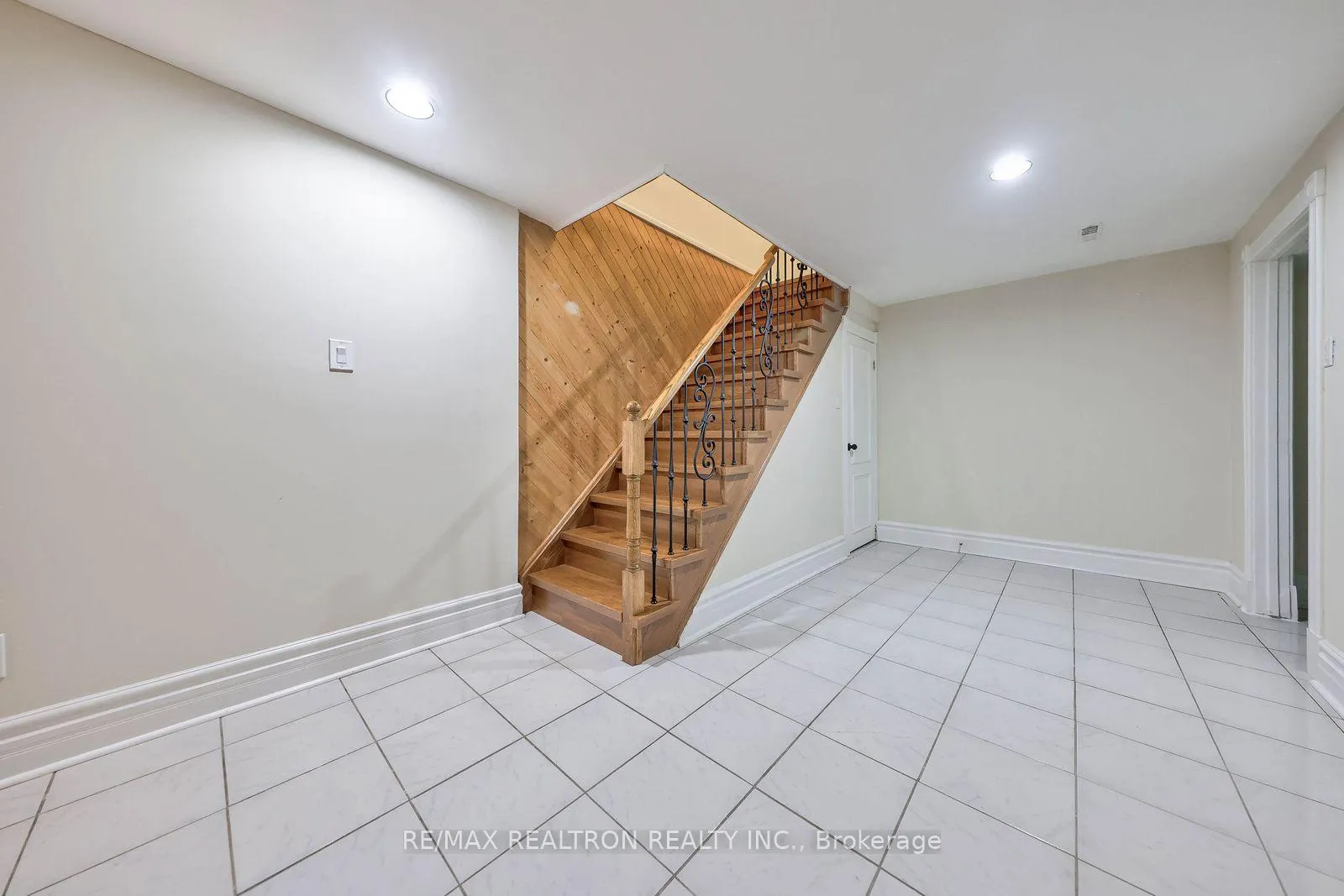 Photo 48 of 92 Proctor Avenue, Markham, Grandview — HOMEH