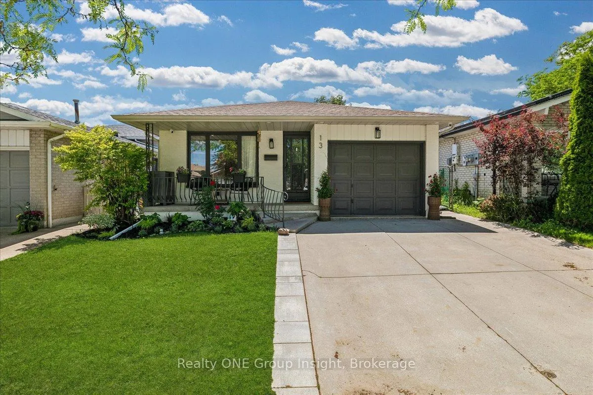 Photo 1 of 13 Salina Place, Hamilton, Stoney Creek — HOMEH
