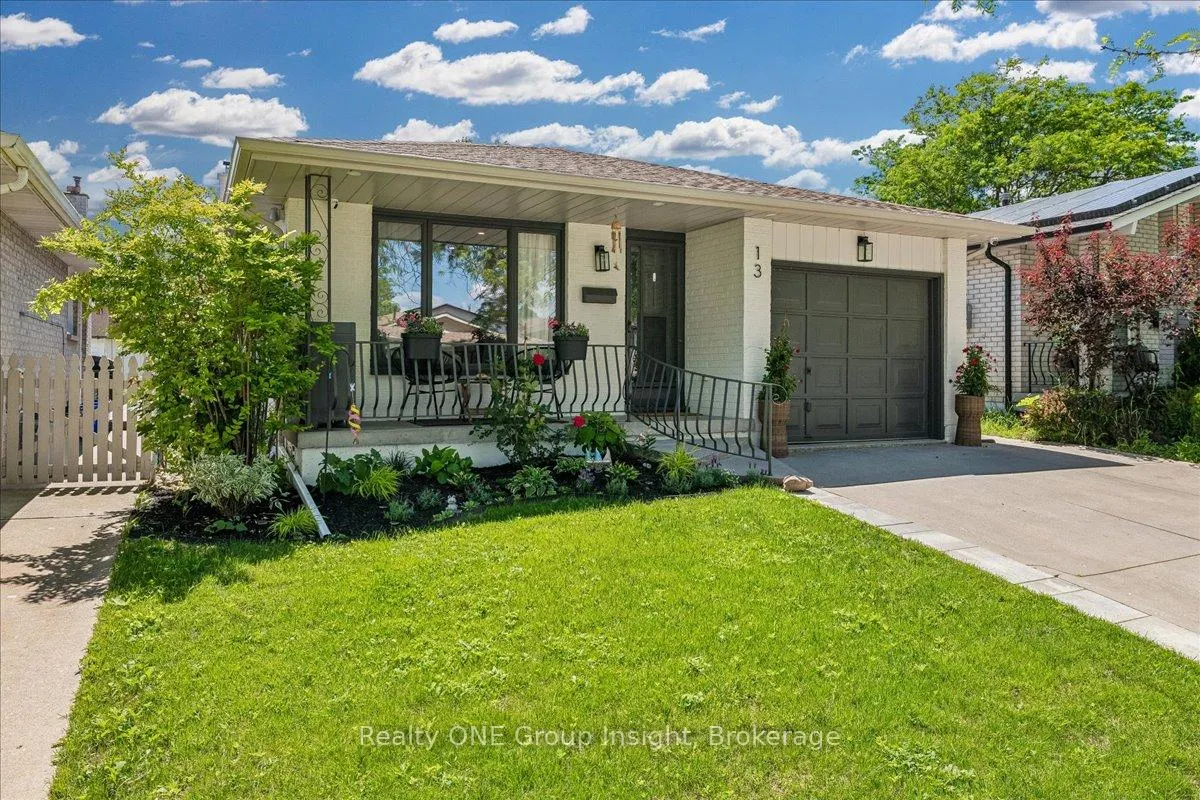 Photo 2 of 13 Salina Place, Hamilton, Stoney Creek — HOMEH