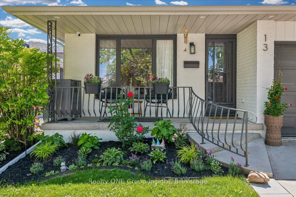 Photo 3 of 13 Salina Place, Hamilton, Stoney Creek — HOMEH