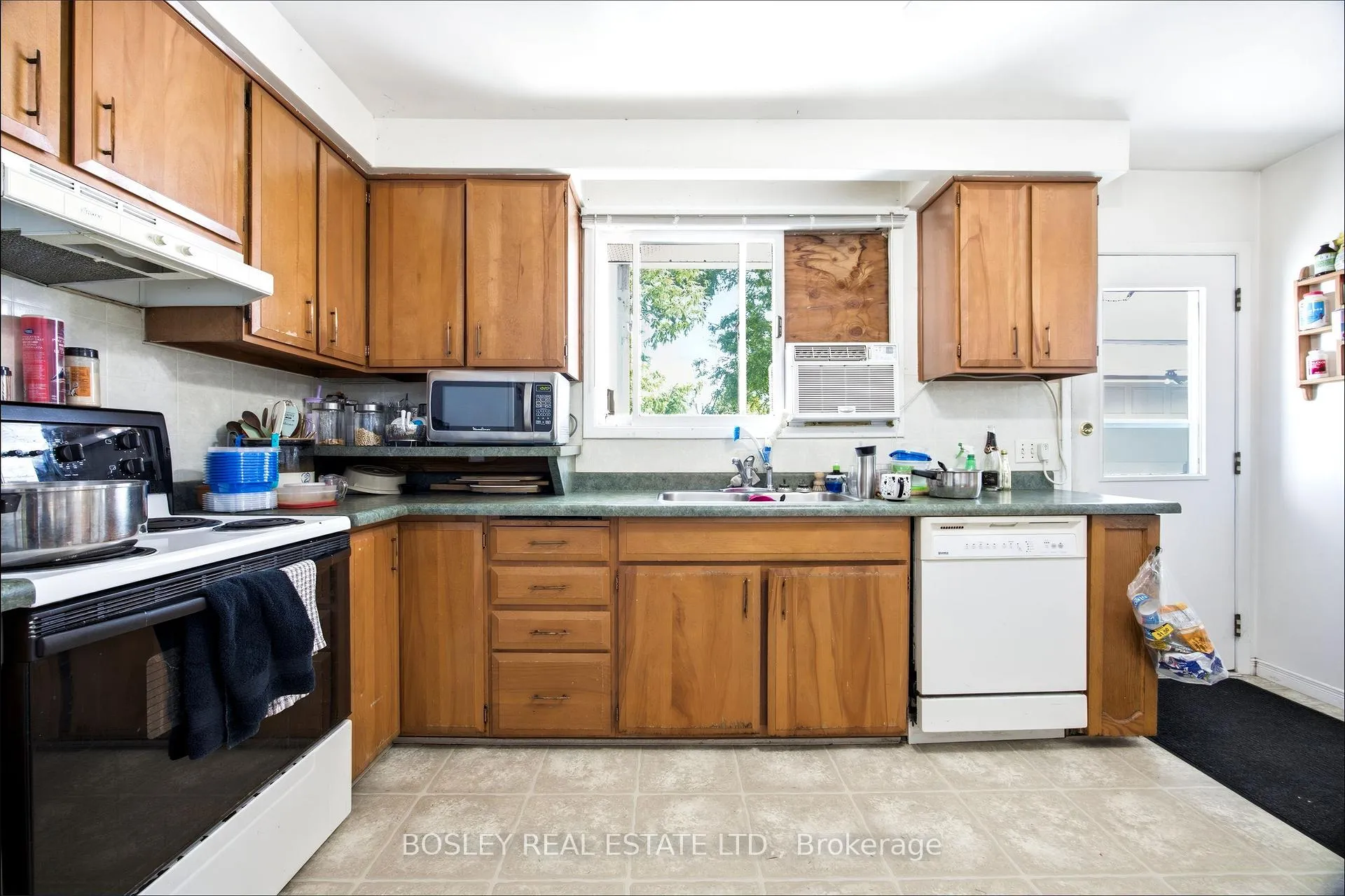 Photo 8 of 16 Steel Street, Barrie, Grove East — HOMEH