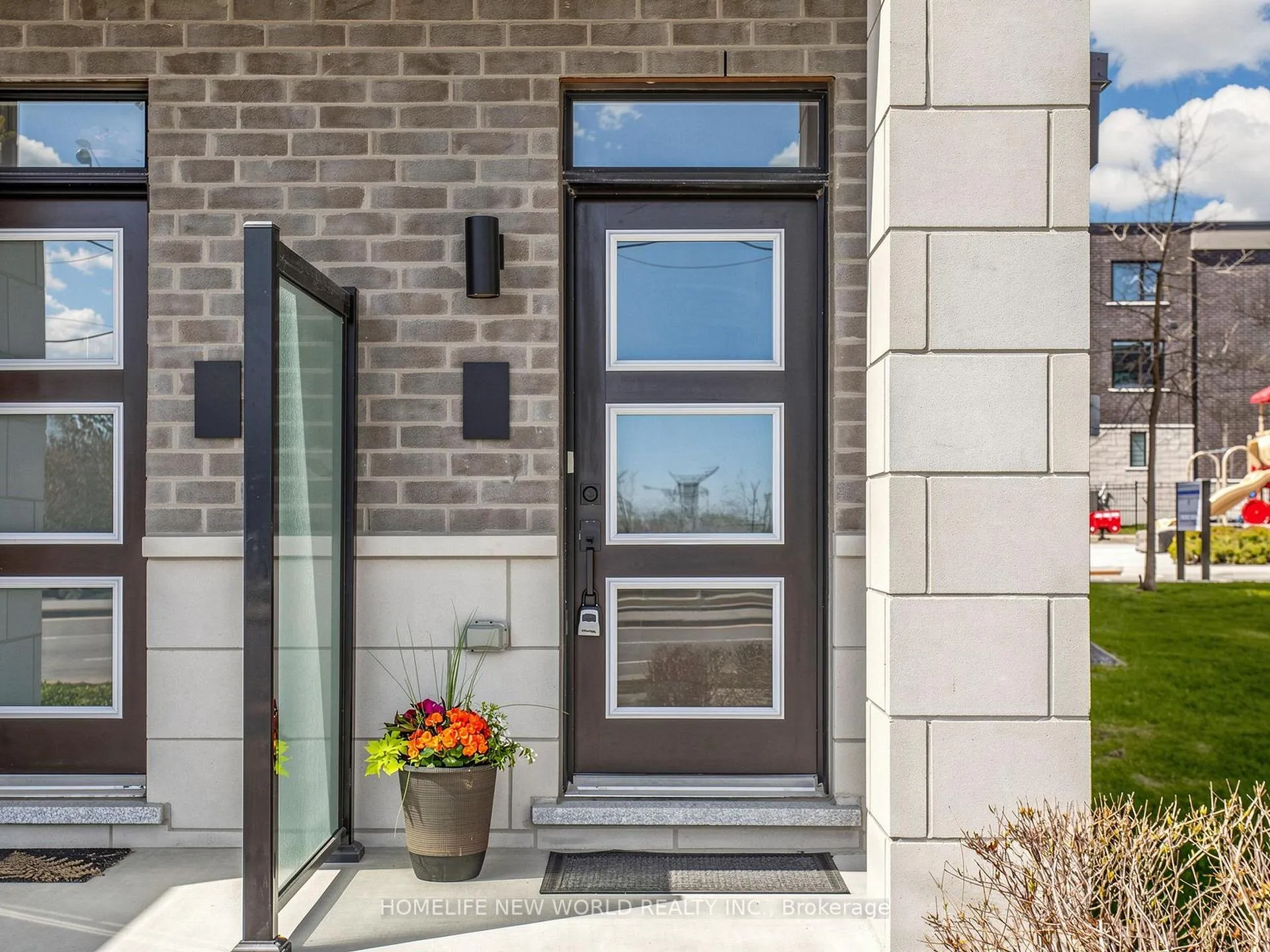 Photo 2 of Unit 218, 2550 Castlegate Crossing, Pickering, Duffin Heights — HOMEH