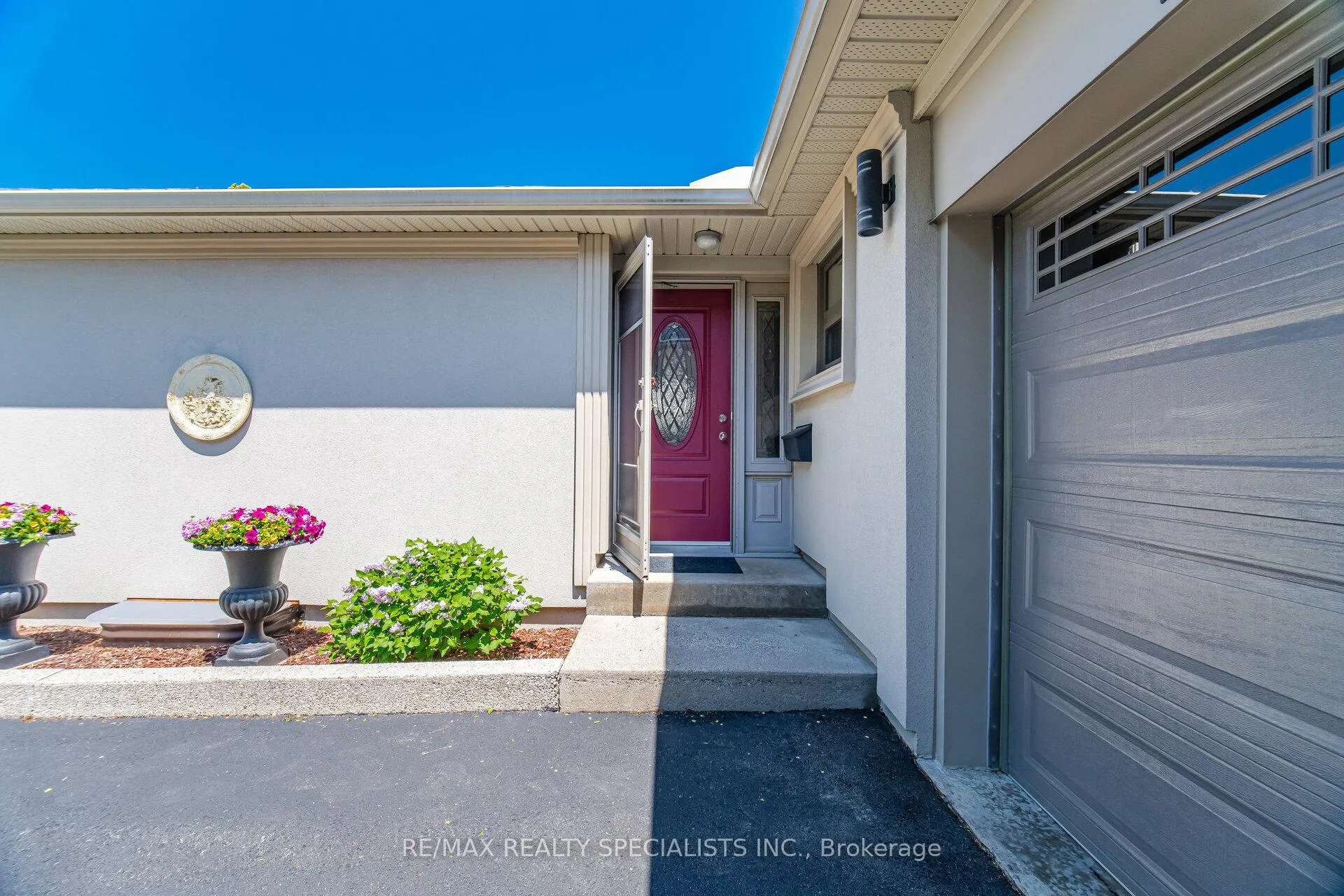 Photo 4 of 1060 Argus Drive, Mississauga, Applewood — HOMEH