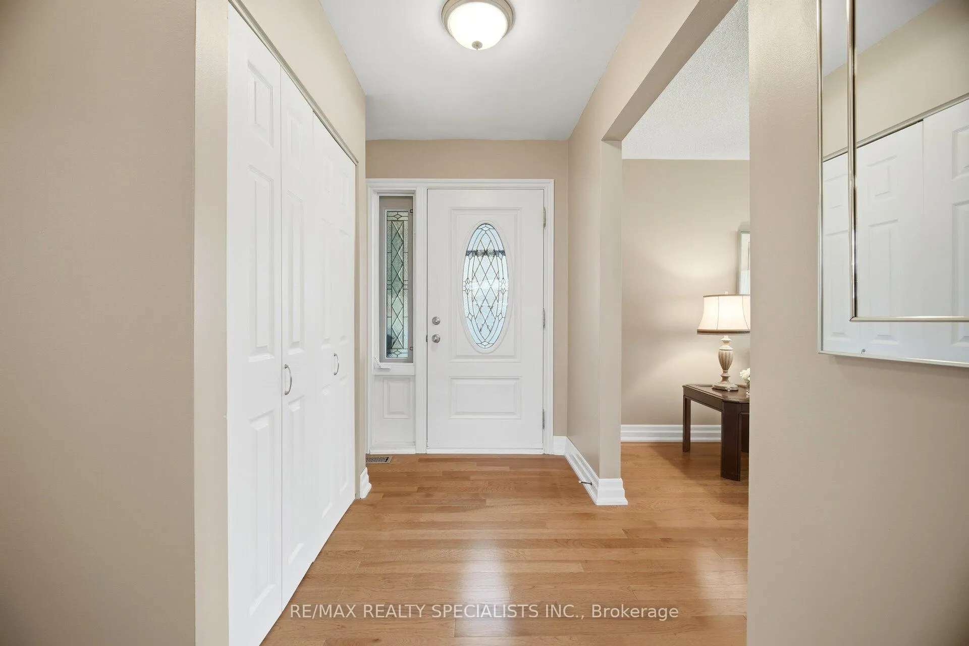 Photo 5 of 1060 Argus Drive, Mississauga, Applewood — HOMEH