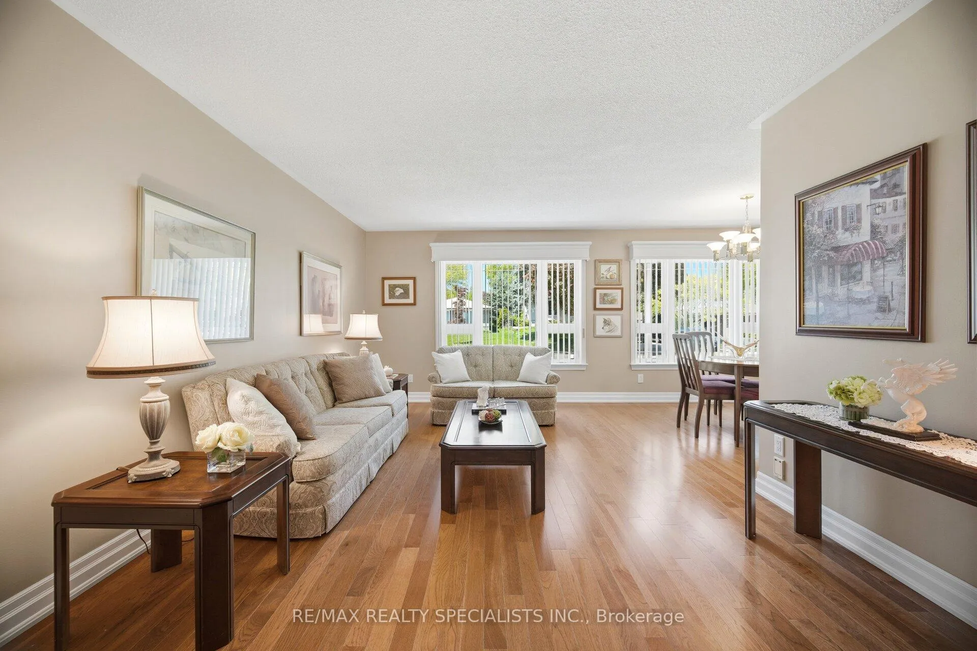 Photo 7 of 1060 Argus Drive, Mississauga, Applewood — HOMEH
