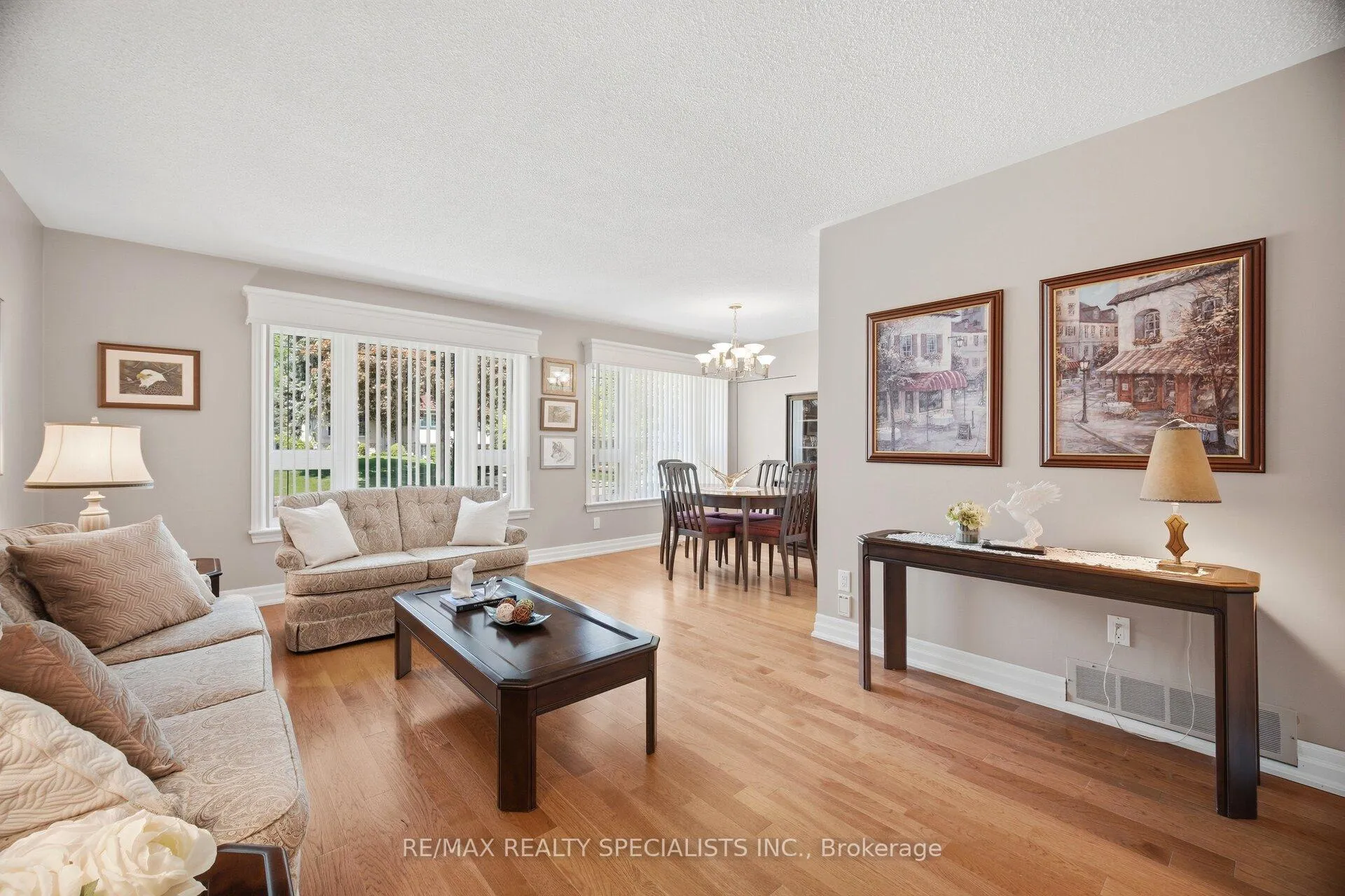 Photo 8 of 1060 Argus Drive, Mississauga, Applewood — HOMEH