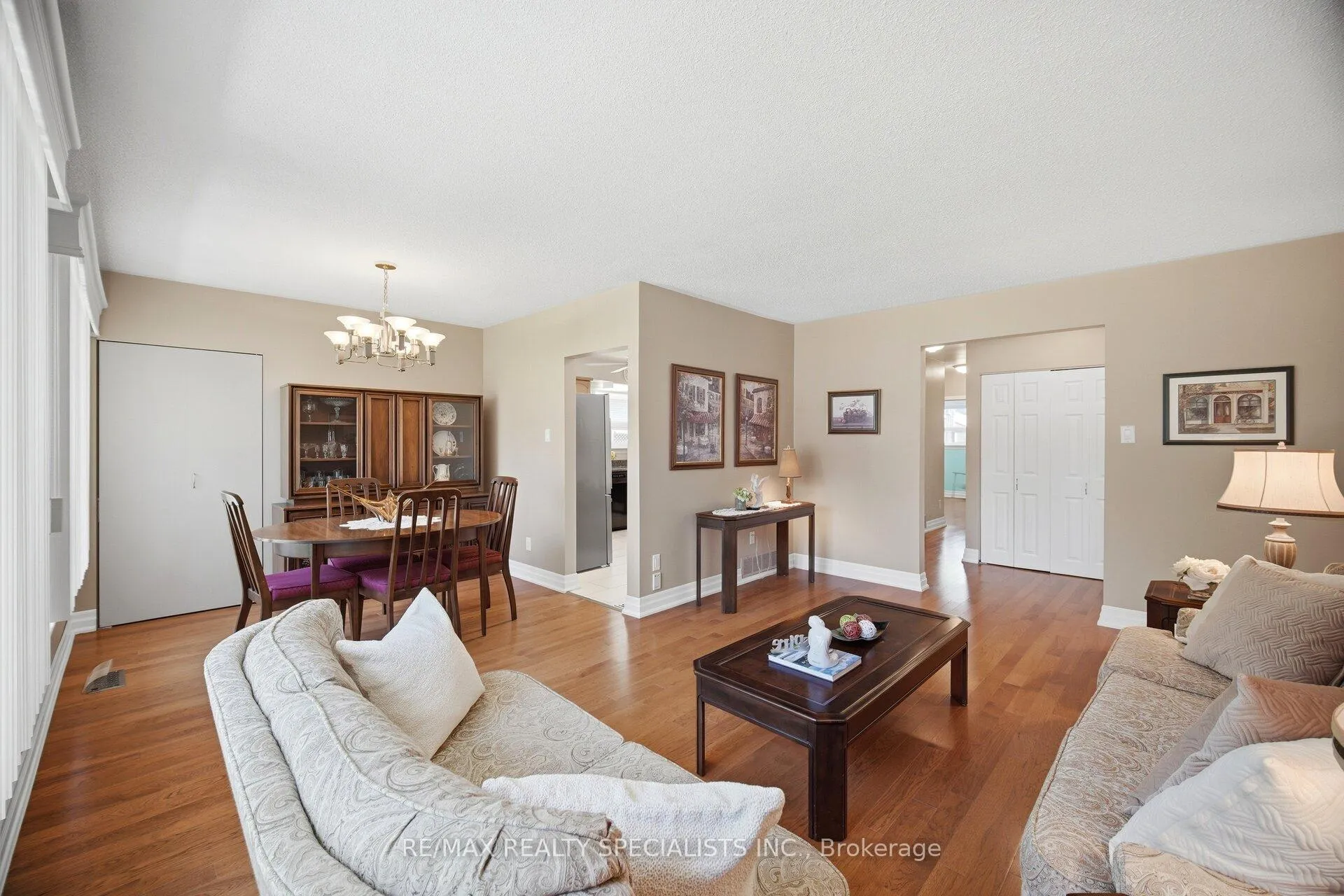 Photo 10 of 1060 Argus Drive, Mississauga, Applewood — HOMEH