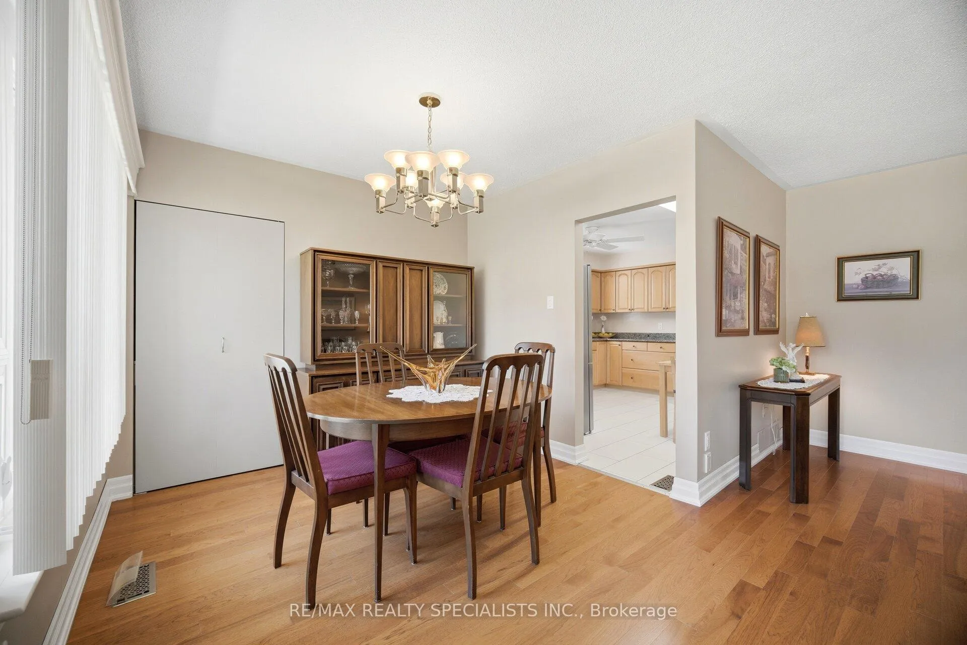 Photo 11 of 1060 Argus Drive, Mississauga, Applewood — HOMEH