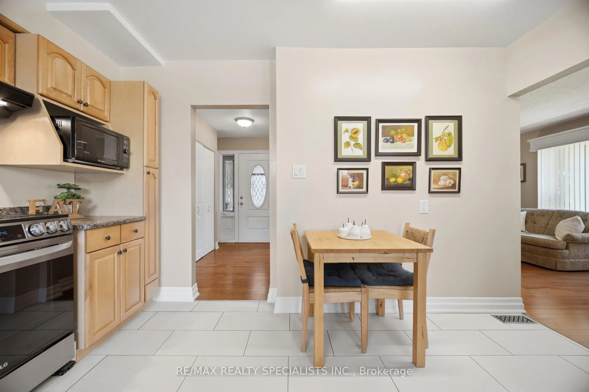 Photo 14 of 1060 Argus Drive, Mississauga, Applewood — HOMEH