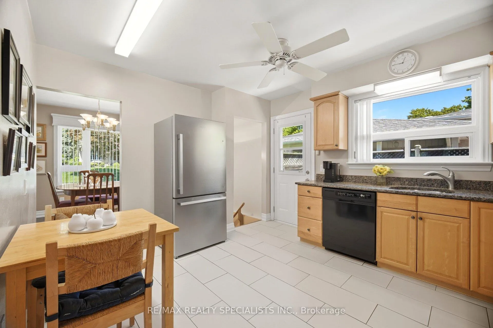 Photo 15 of 1060 Argus Drive, Mississauga, Applewood — HOMEH