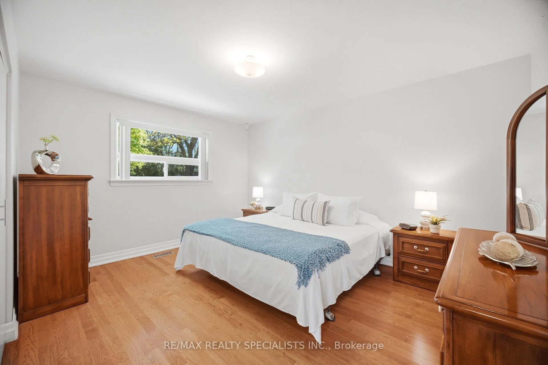 Photo 17 of 1060 Argus Drive, Mississauga, Applewood — HOMEH