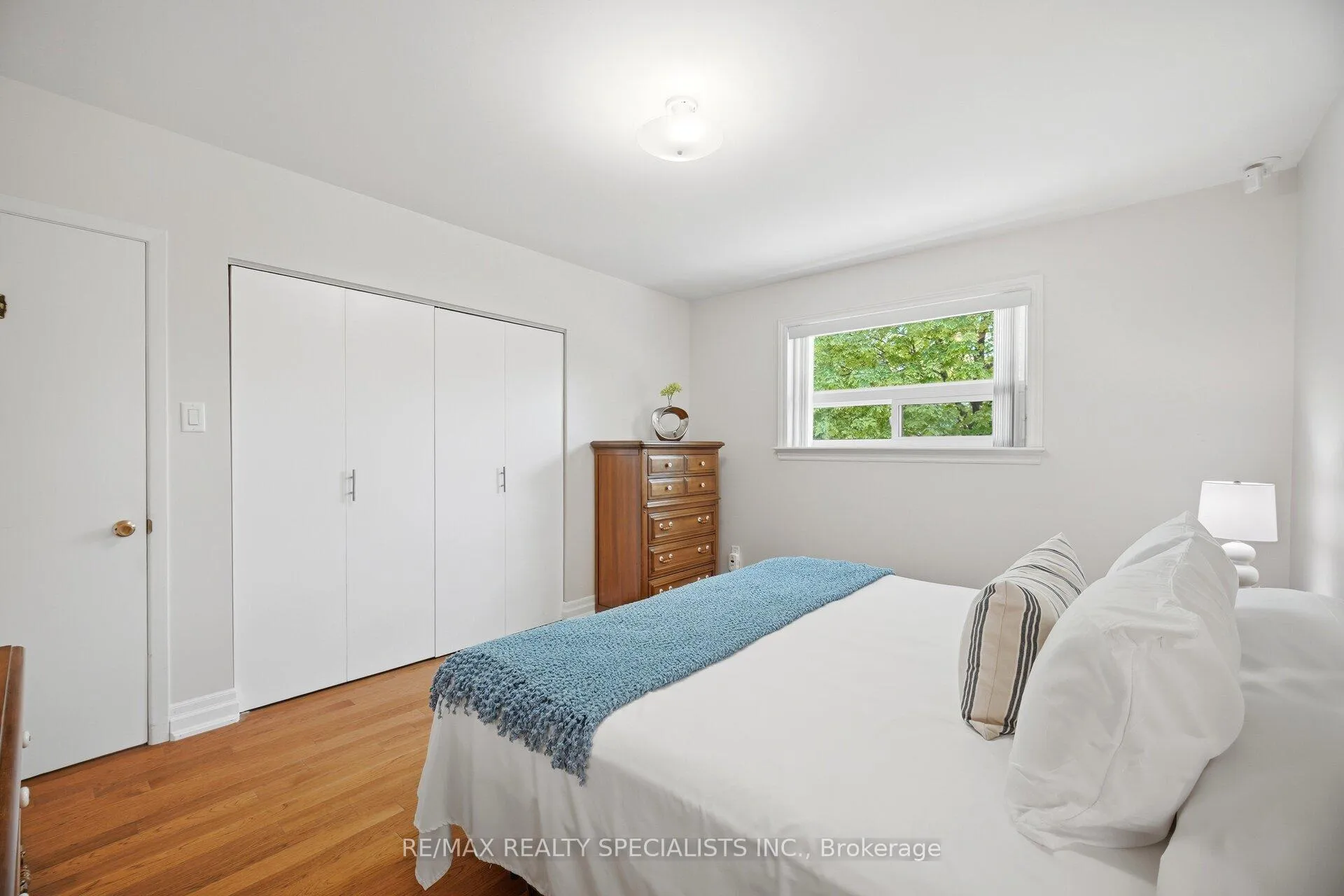 Photo 18 of 1060 Argus Drive, Mississauga, Applewood — HOMEH
