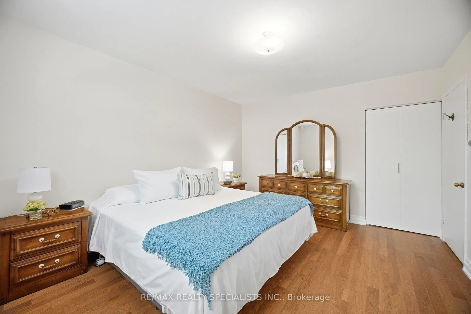 Photo 19 of 1060 Argus Drive, Mississauga, Applewood — HOMEH