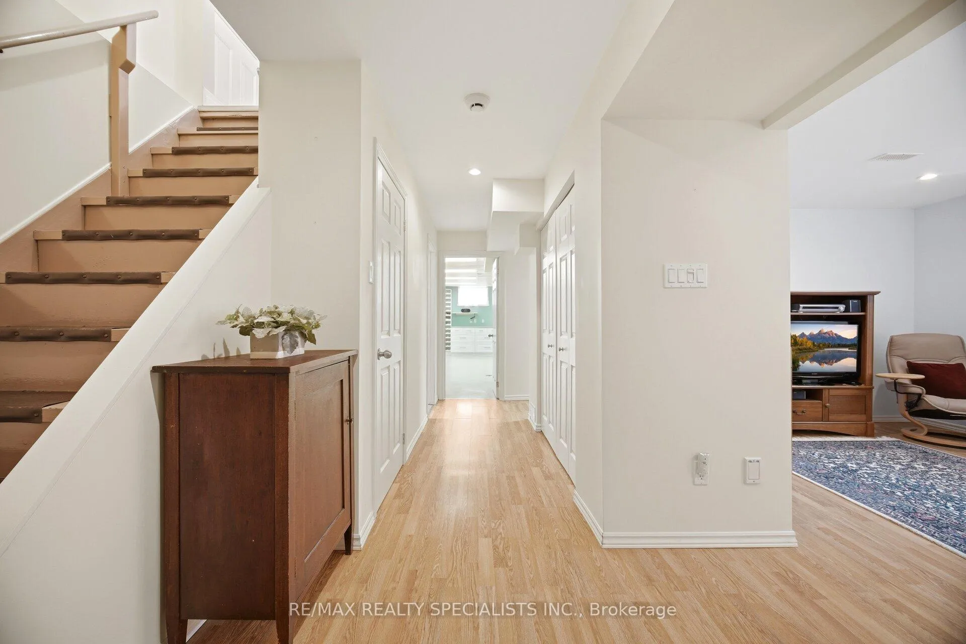 Photo 28 of 1060 Argus Drive, Mississauga, Applewood — HOMEH