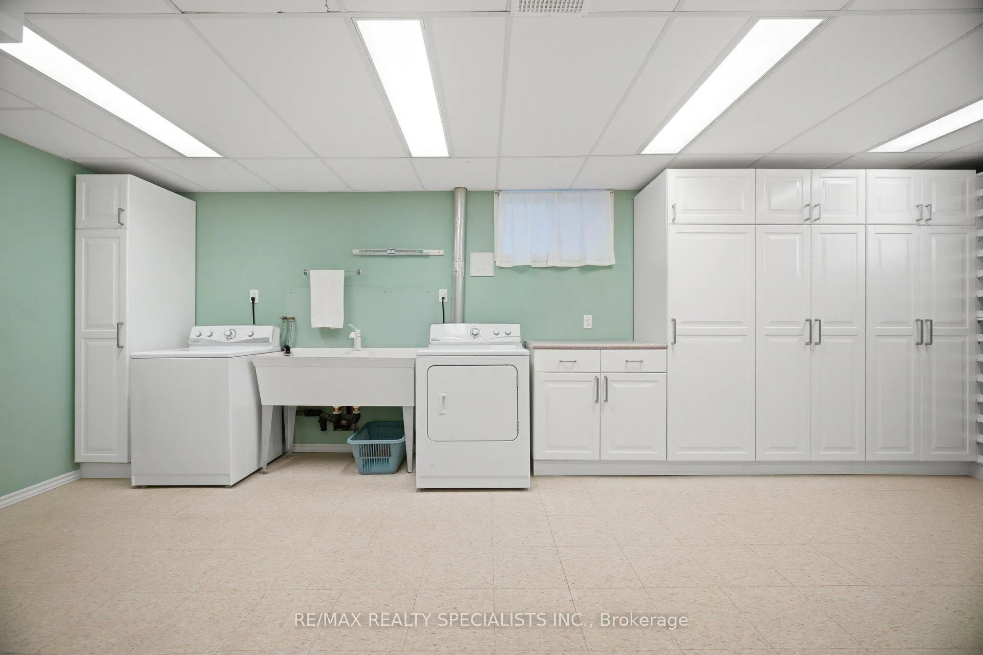 Photo 31 of 1060 Argus Drive, Mississauga, Applewood — HOMEH