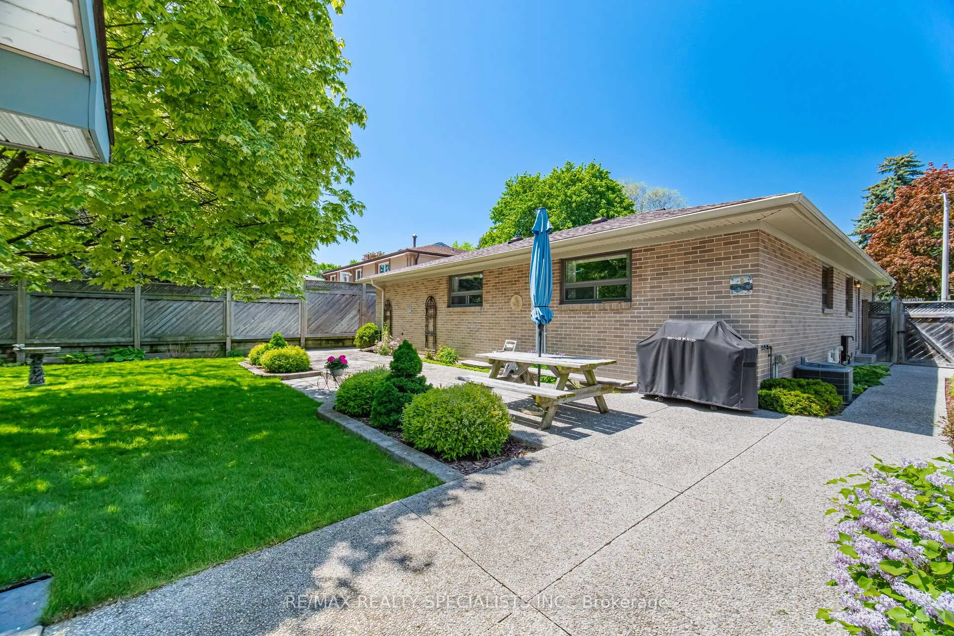Photo 40 of 1060 Argus Drive, Mississauga, Applewood — HOMEH