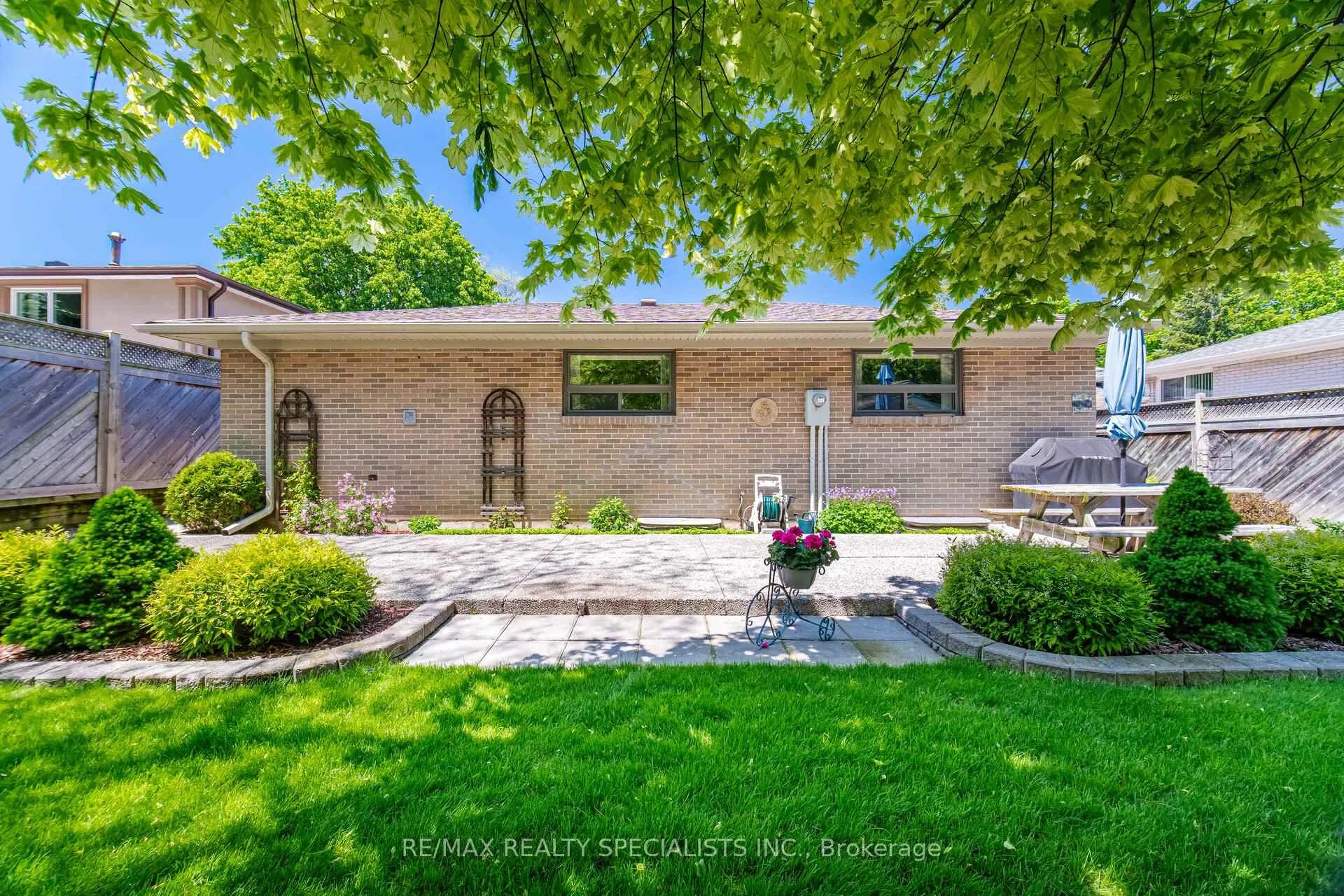Photo 41 of 1060 Argus Drive, Mississauga, Applewood — HOMEH