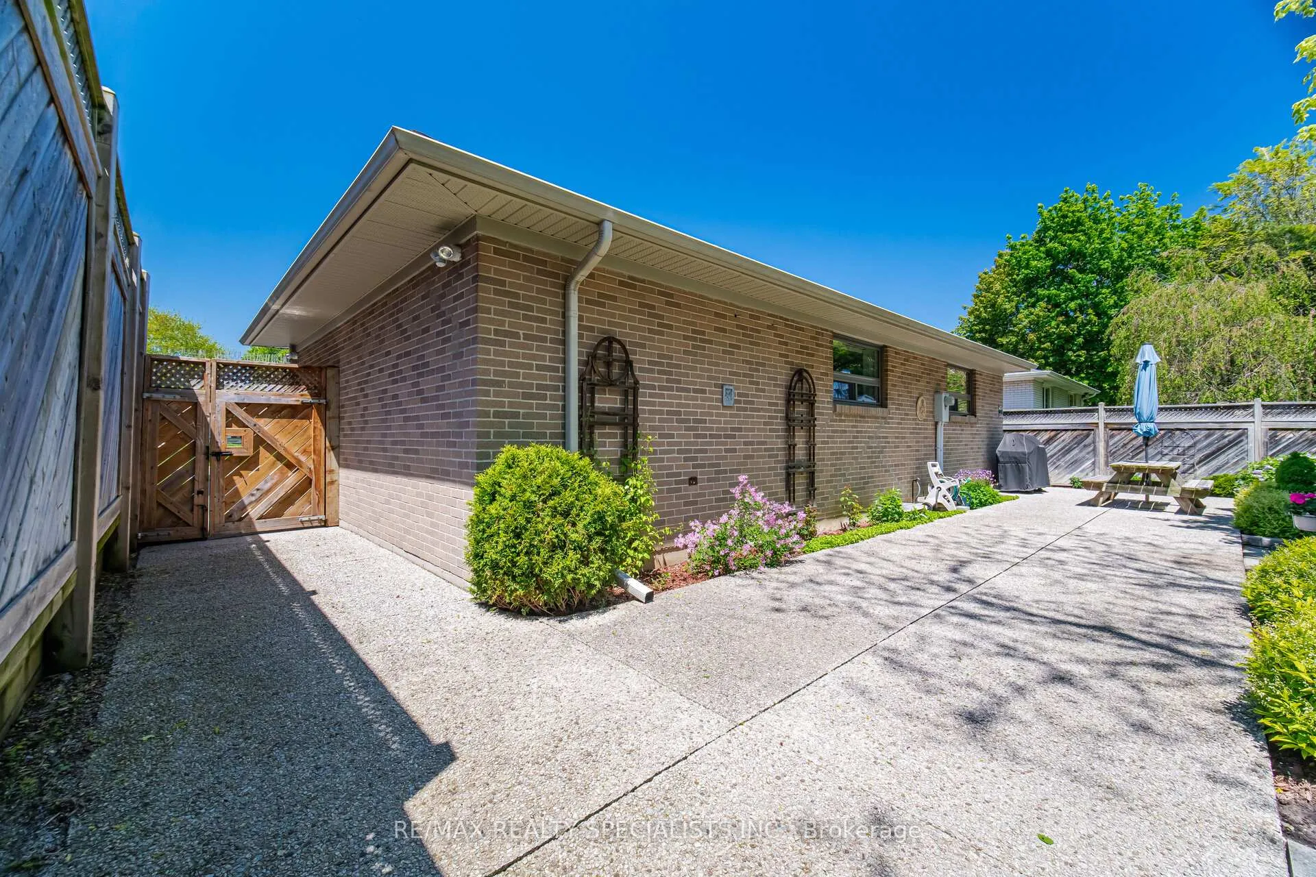 Photo 43 of 1060 Argus Drive, Mississauga, Applewood — HOMEH