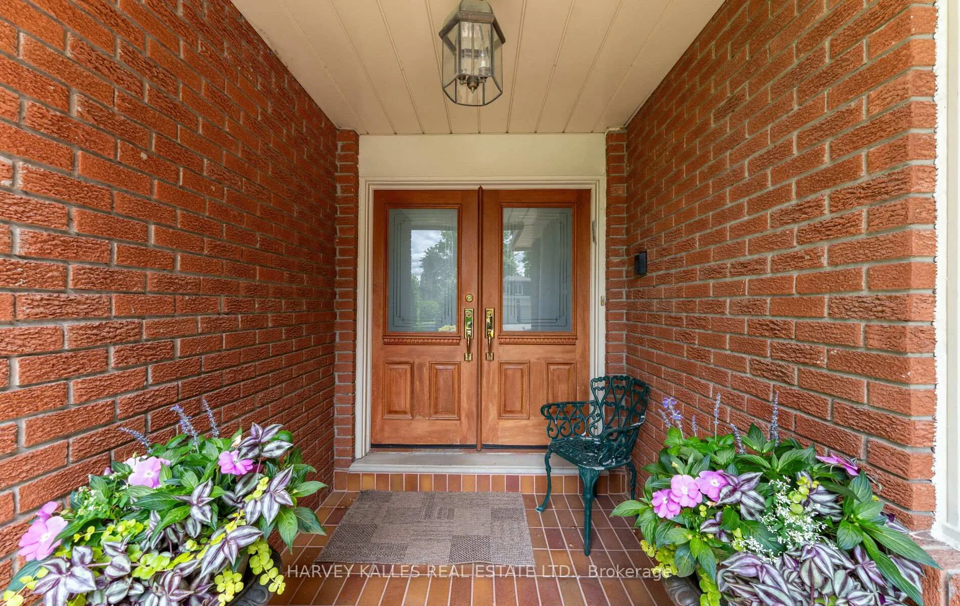 Photo 2 of 8 Granada Court, Markham, German Mills — HOMEH