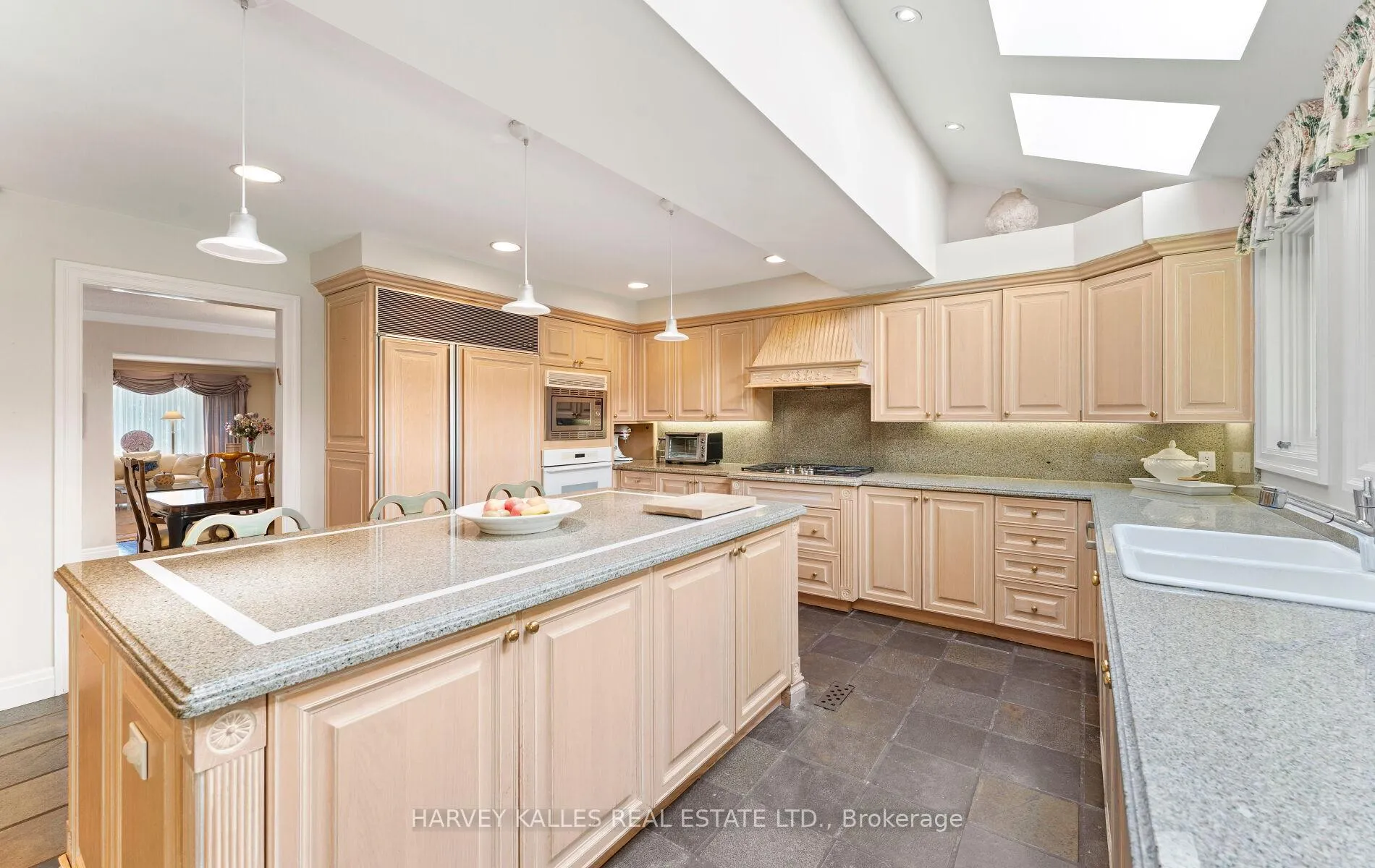 Photo 13 of 8 Granada Court, Markham, German Mills — HOMEH