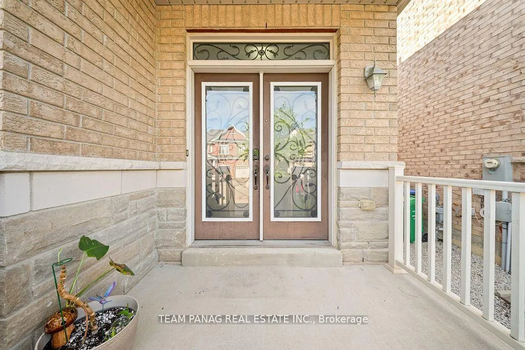 Photo 3 of 15 Vanderpool Crescent, Brampton, Bram East — HOMEH