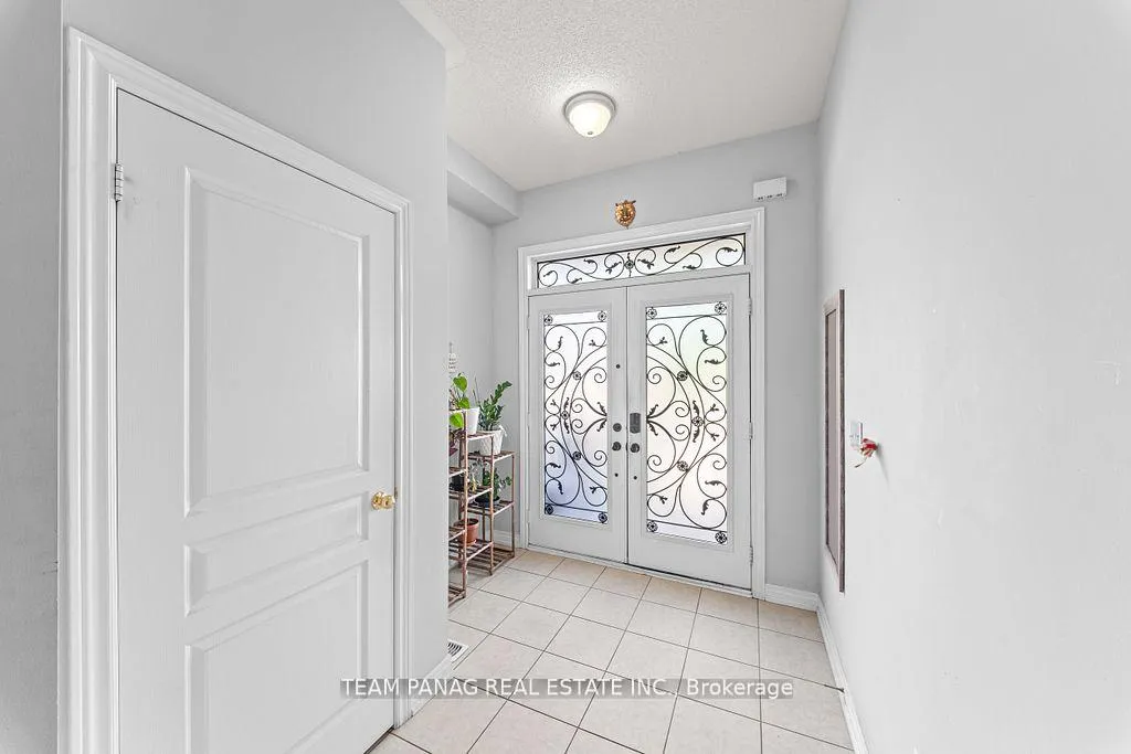 Photo 4 of 15 Vanderpool Crescent, Brampton, Bram East — HOMEH