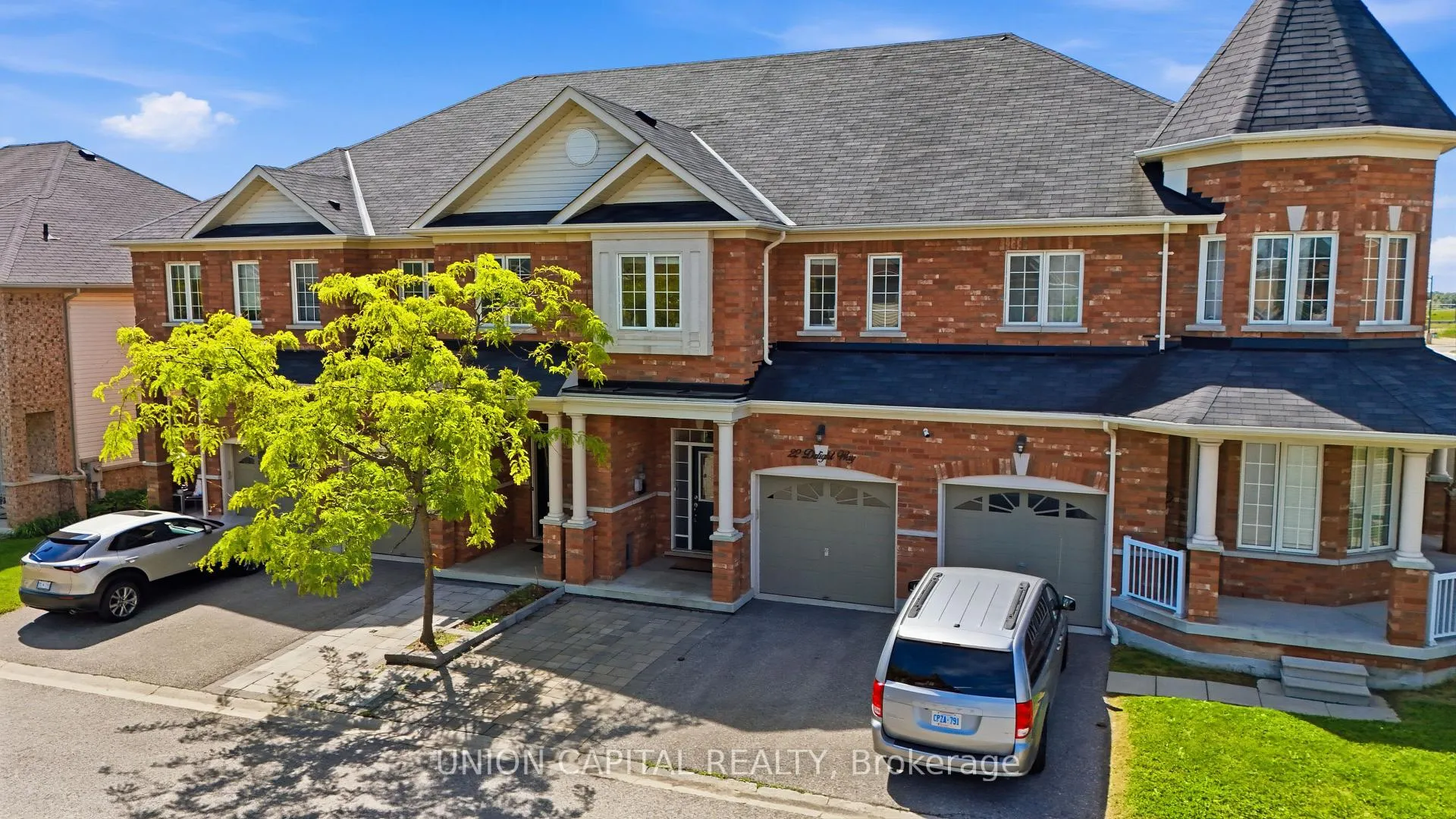 Photo 2 of 22 Delight Way, Whitby, Brooklin — HOMEH