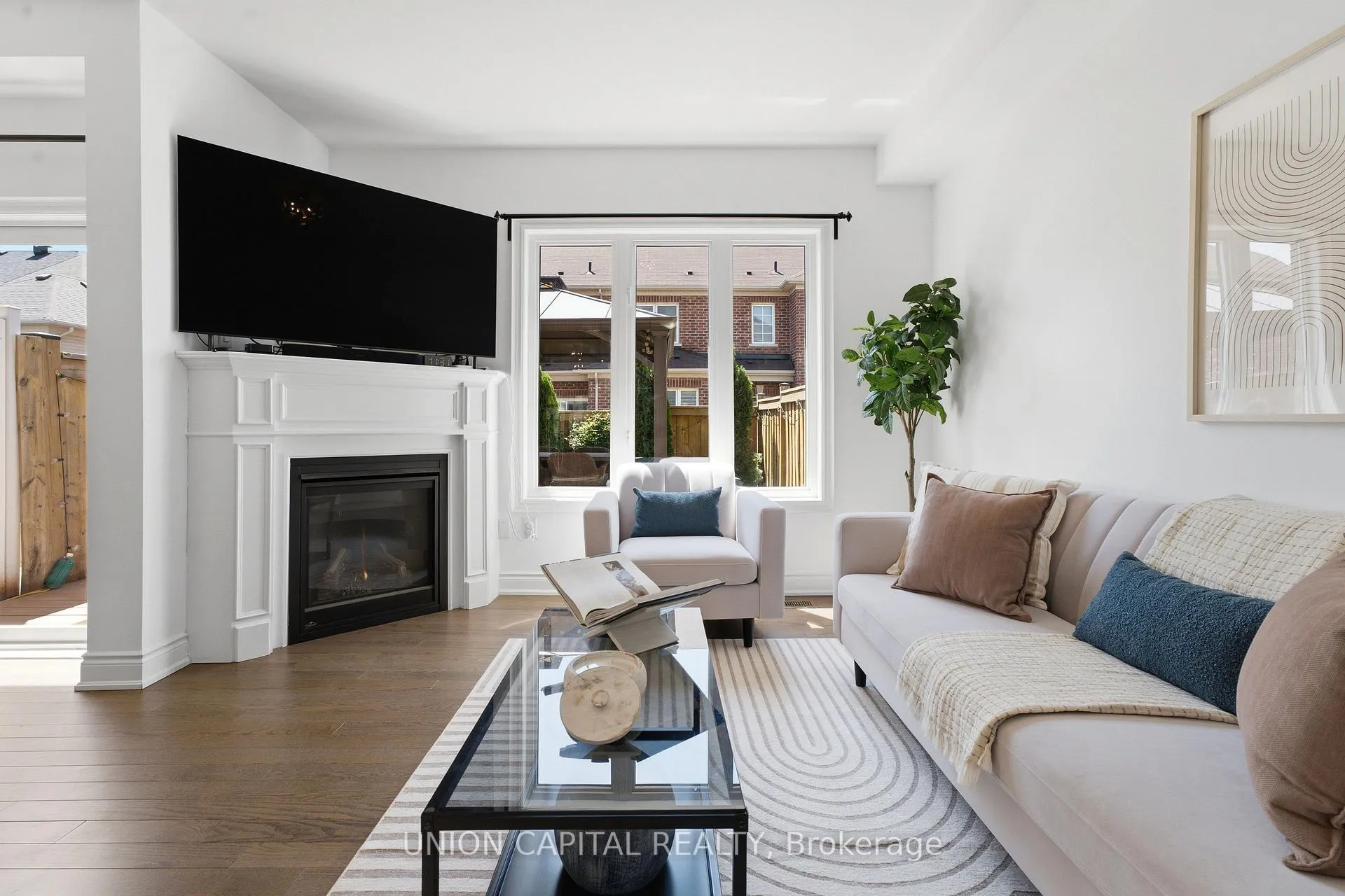 Photo 5 of 22 Delight Way, Whitby, Brooklin — HOMEH