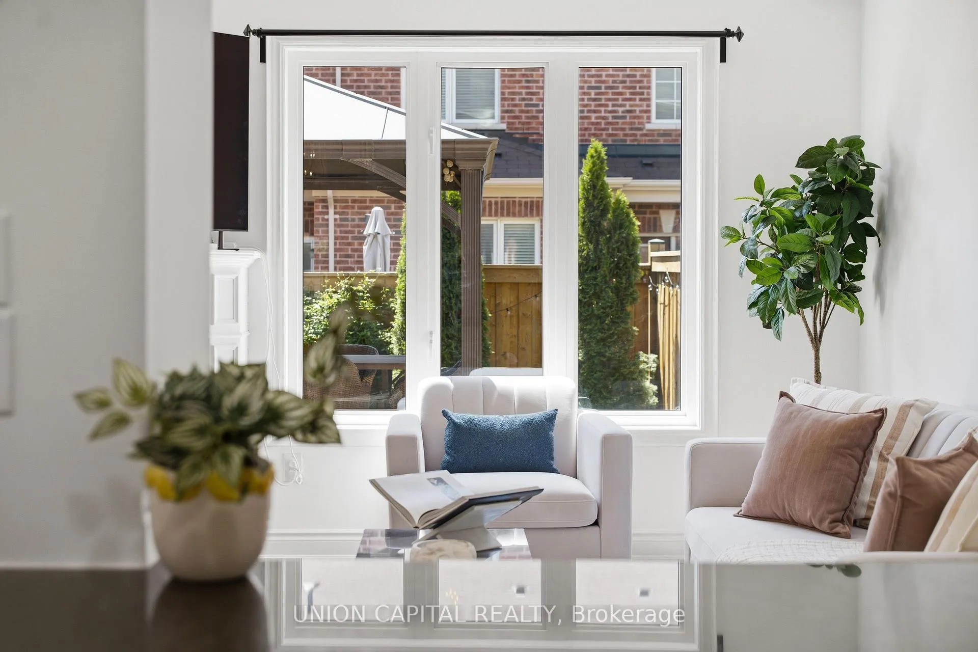 Photo 7 of 22 Delight Way, Whitby, Brooklin — HOMEH