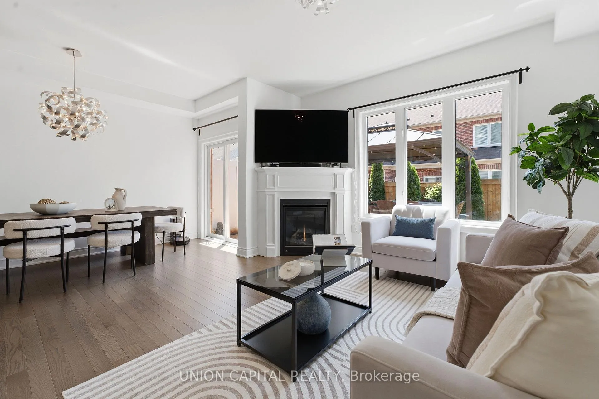 Photo 9 of 22 Delight Way, Whitby, Brooklin — HOMEH
