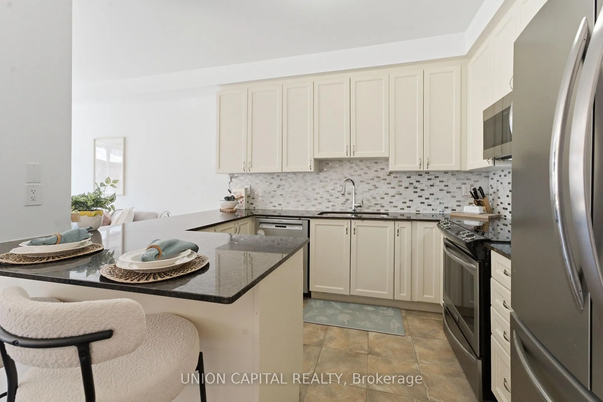 Photo 11 of 22 Delight Way, Whitby, Brooklin — HOMEH