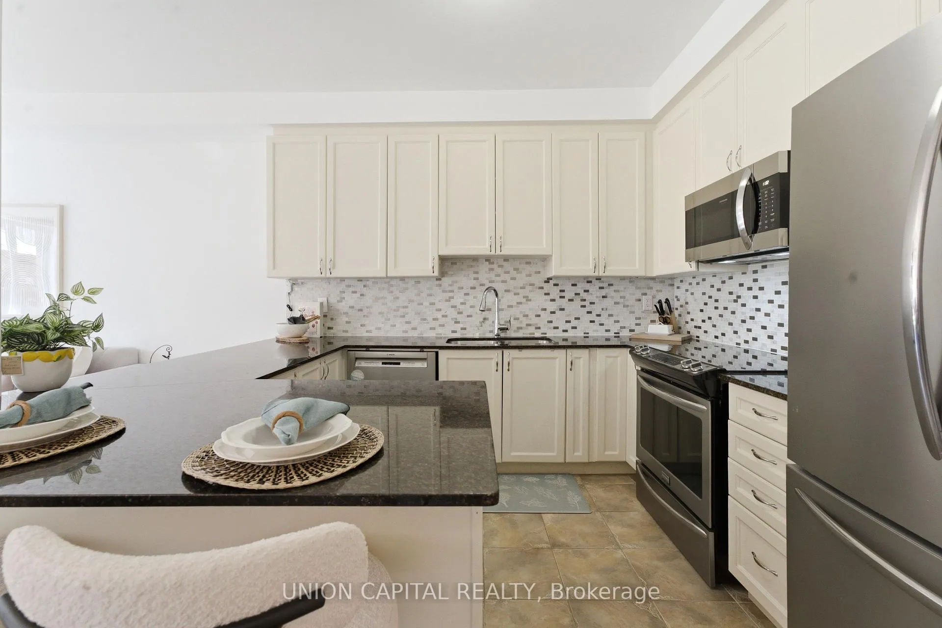 Photo 12 of 22 Delight Way, Whitby, Brooklin — HOMEH