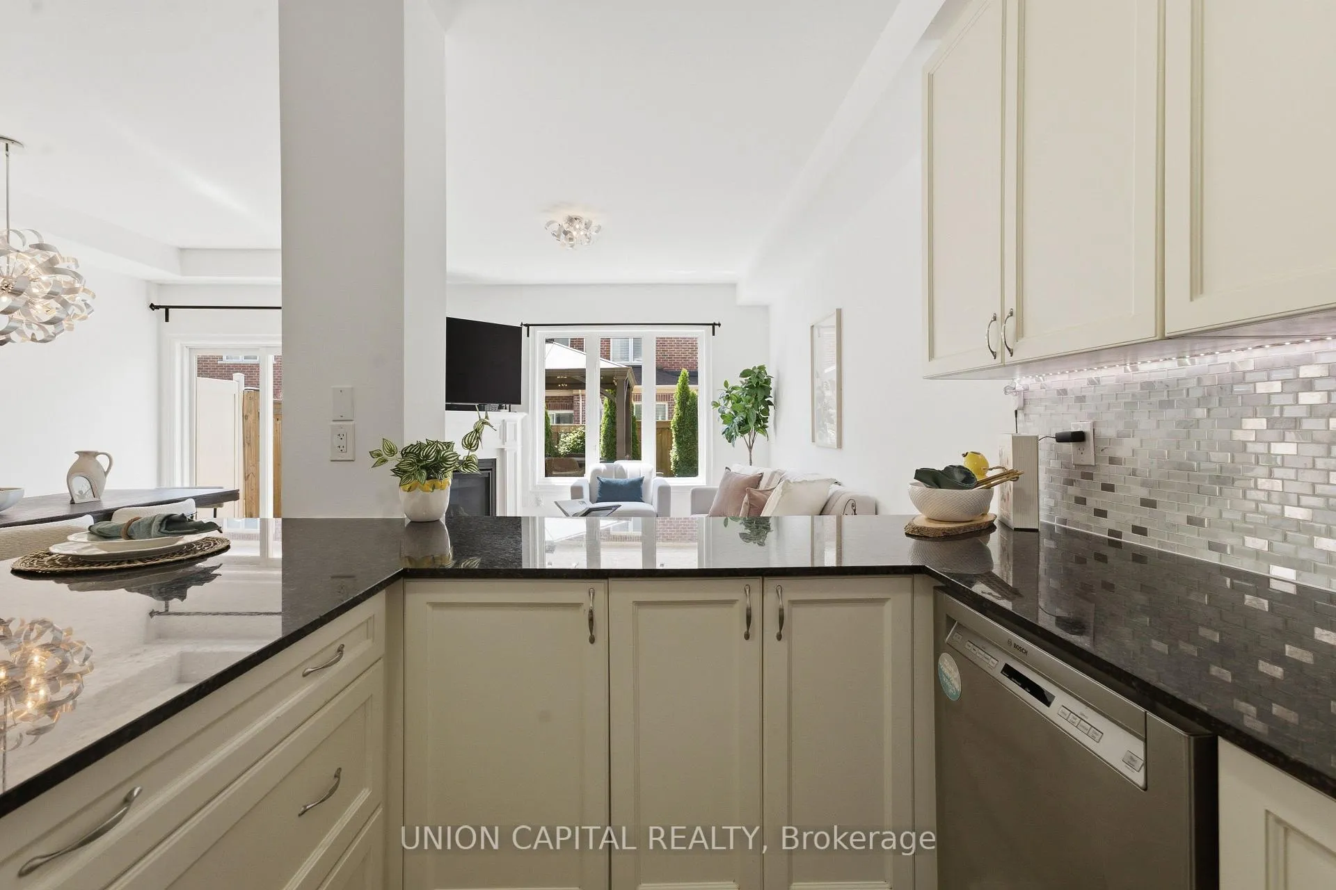 Photo 14 of 22 Delight Way, Whitby, Brooklin — HOMEH
