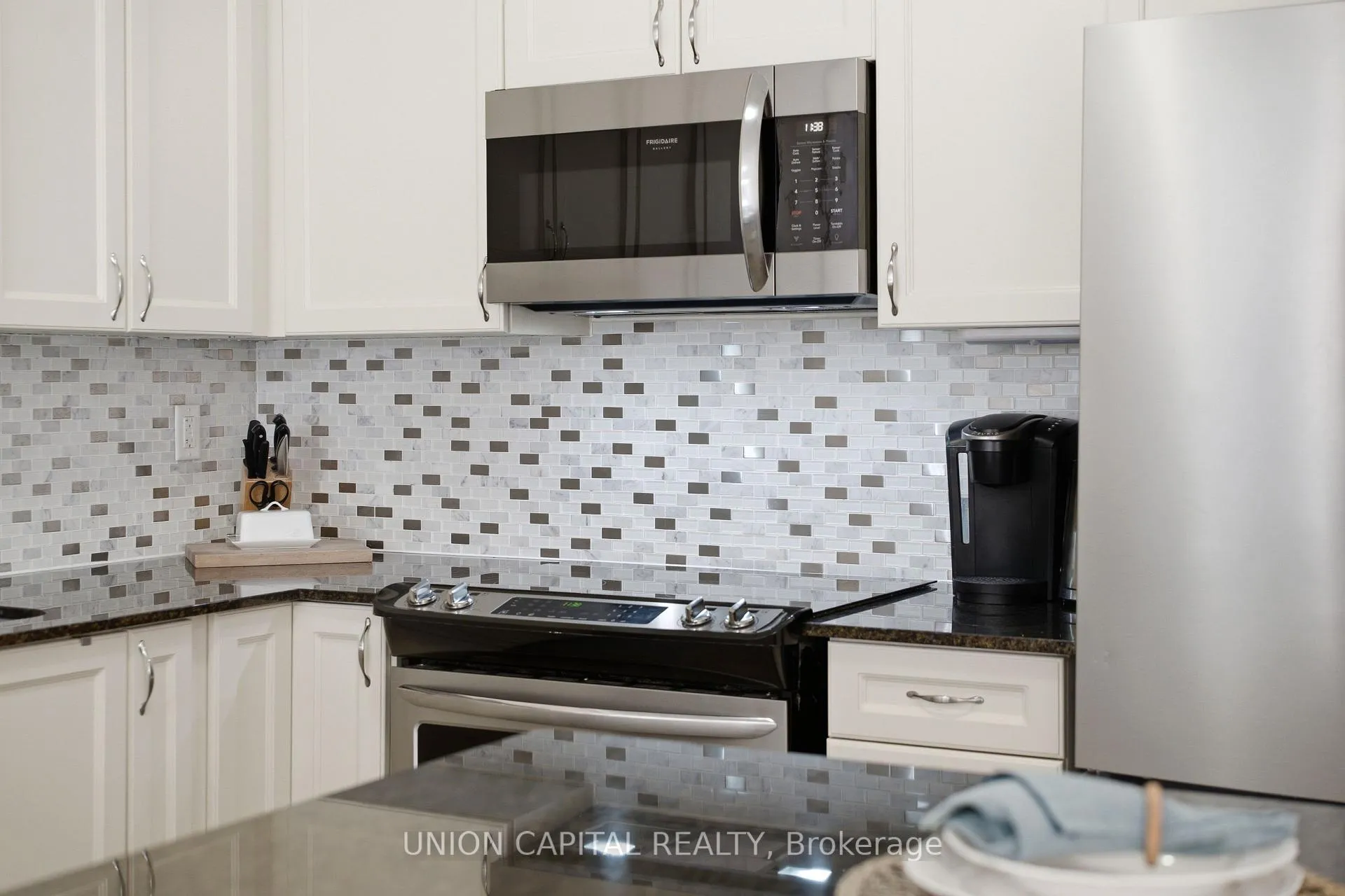 Photo 17 of 22 Delight Way, Whitby, Brooklin — HOMEH