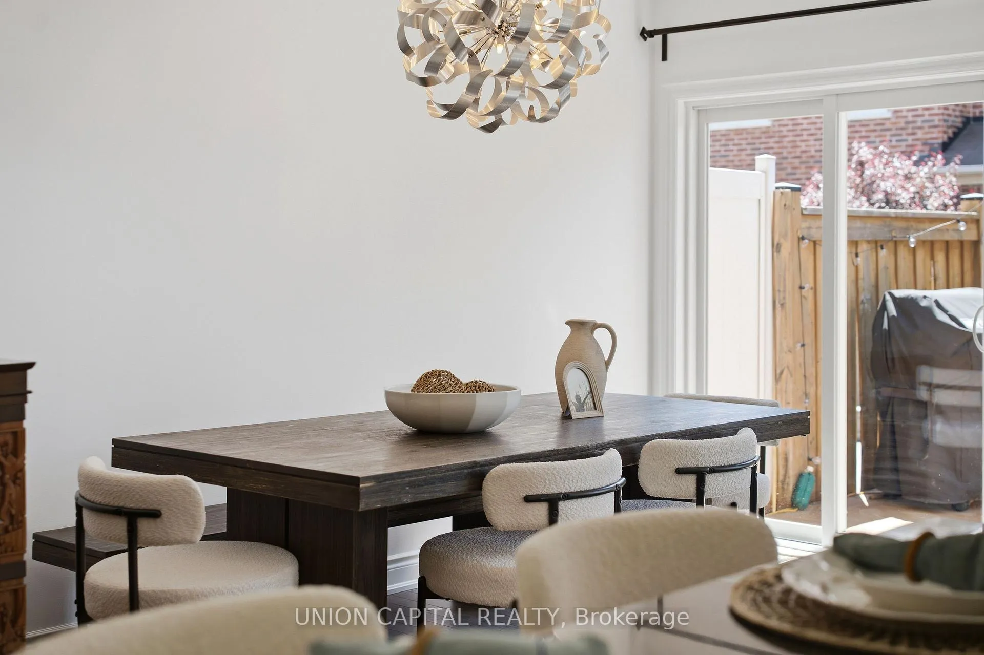 Photo 19 of 22 Delight Way, Whitby, Brooklin — HOMEH