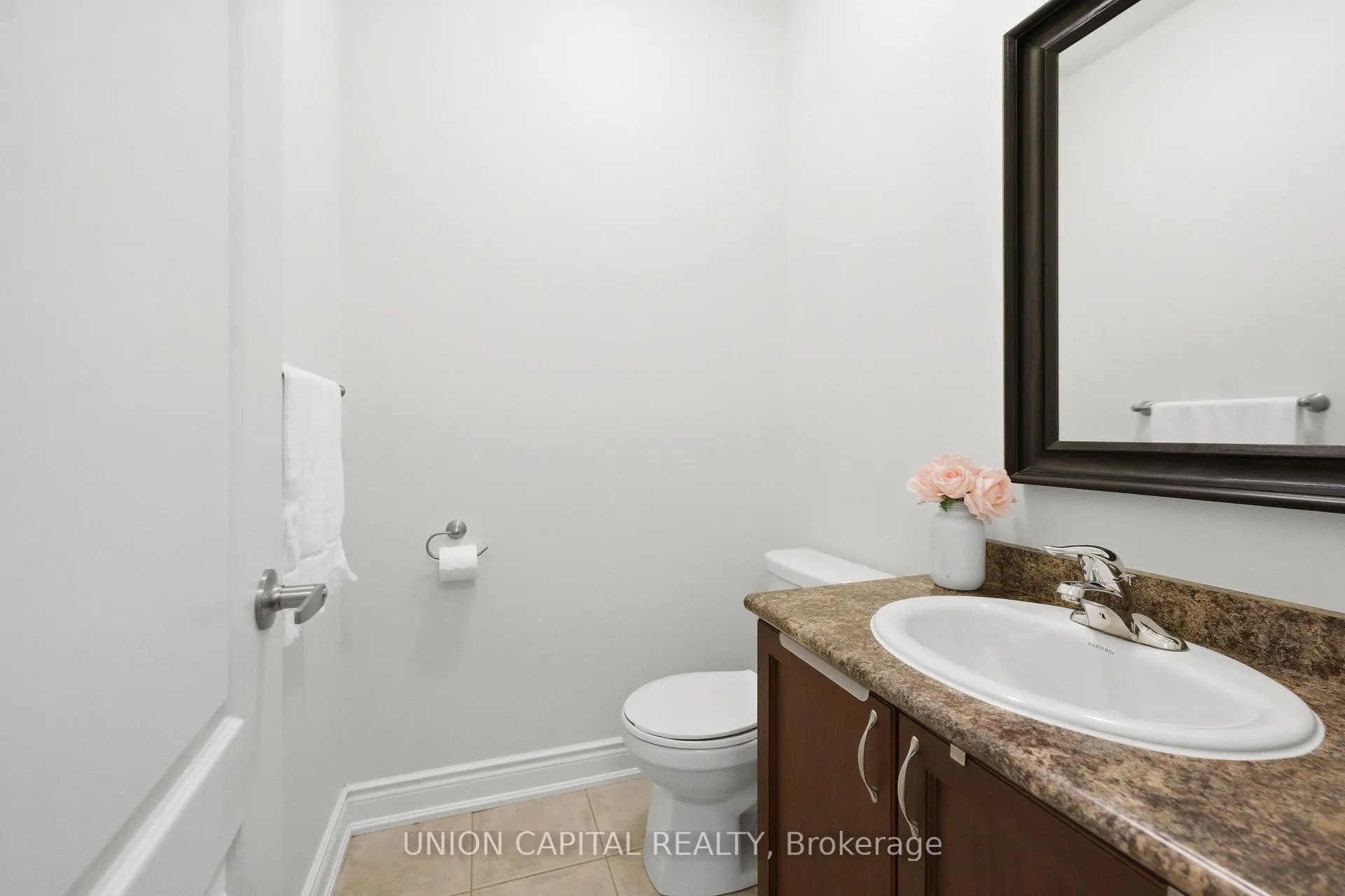 Photo 21 of 22 Delight Way, Whitby, Brooklin — HOMEH