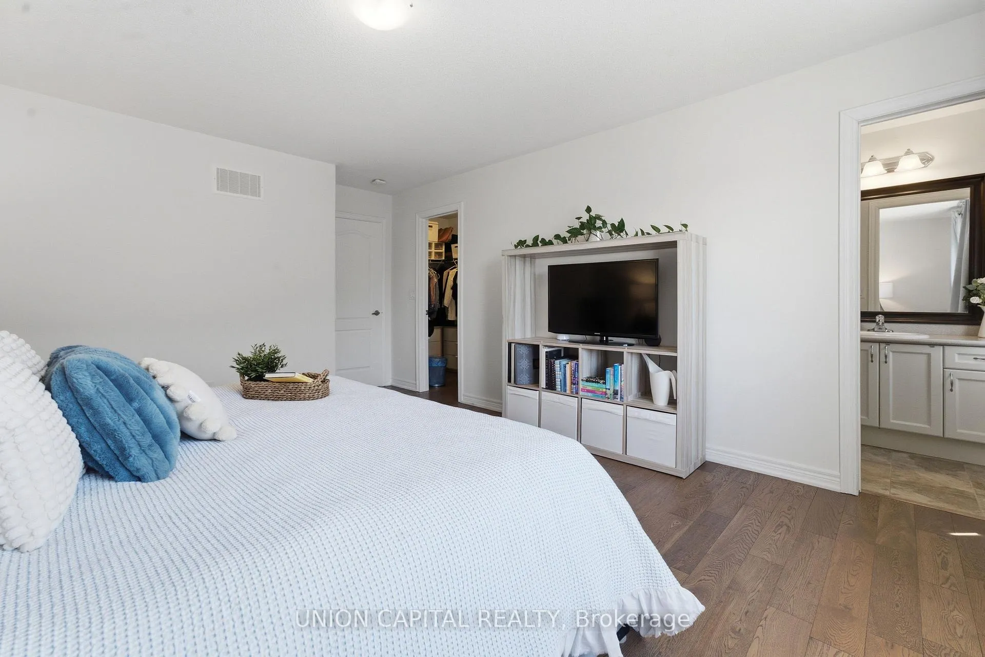 Photo 24 of 22 Delight Way, Whitby, Brooklin — HOMEH