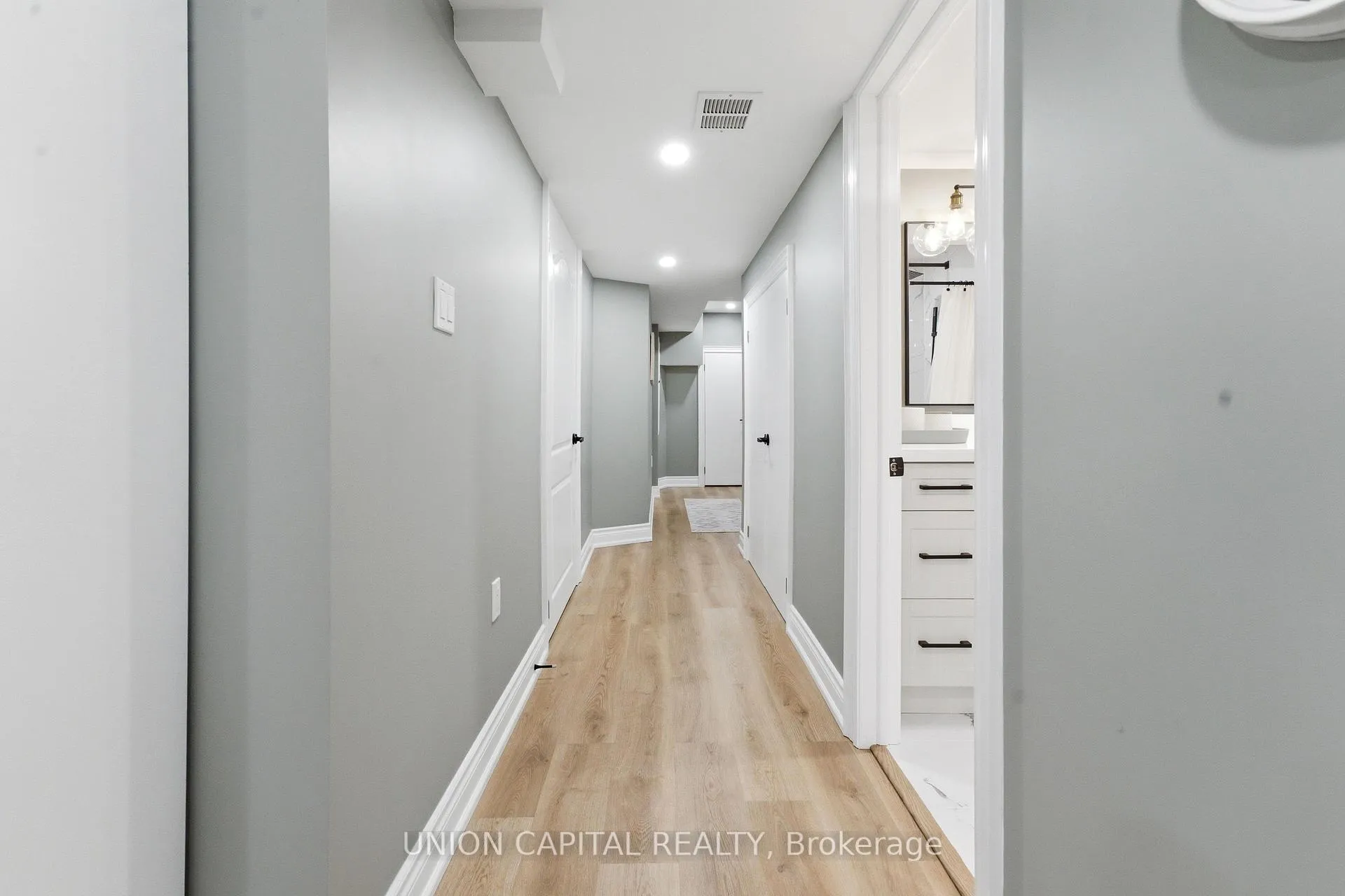 Photo 31 of 22 Delight Way, Whitby, Brooklin — HOMEH