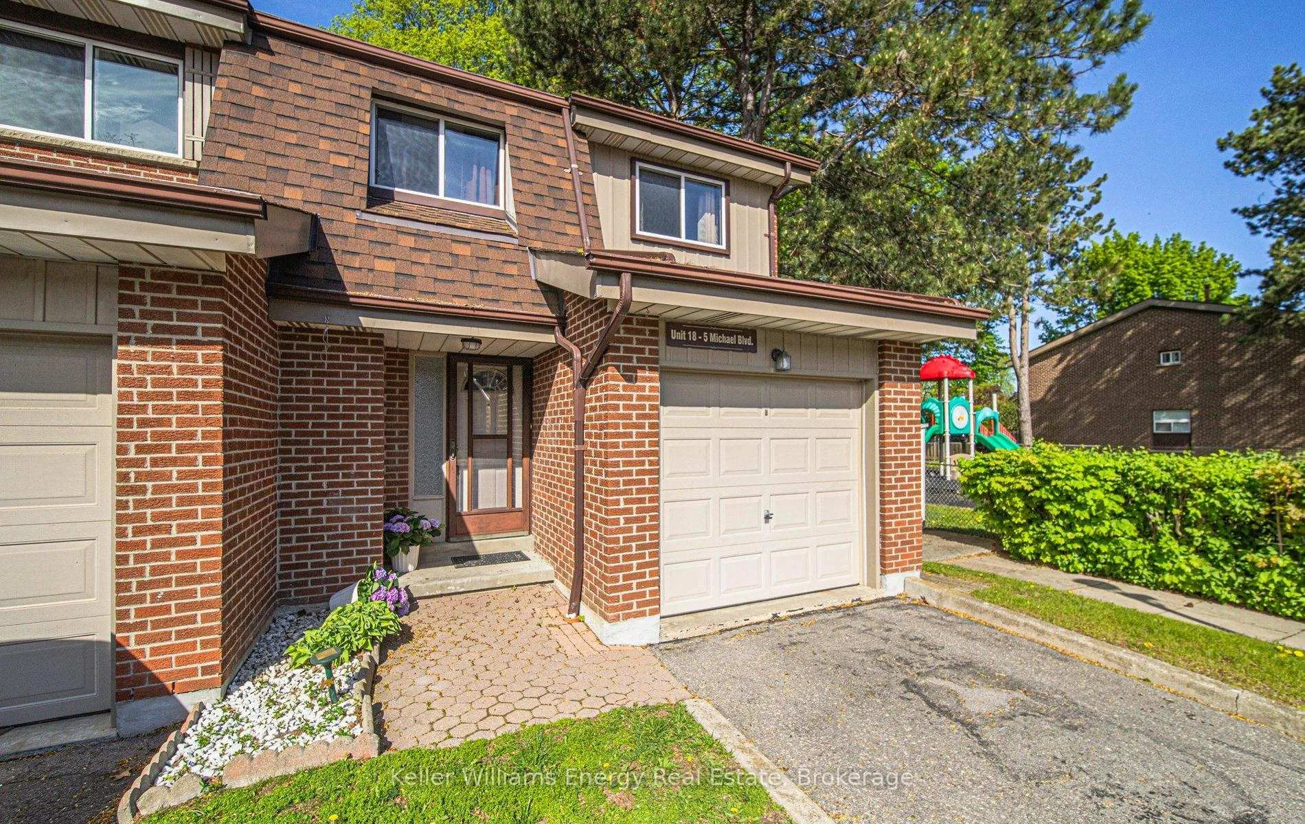 Photo 2 of Unit 18, 5 Michael Boulevard, Whitby, Lynde Creek — HOMEH