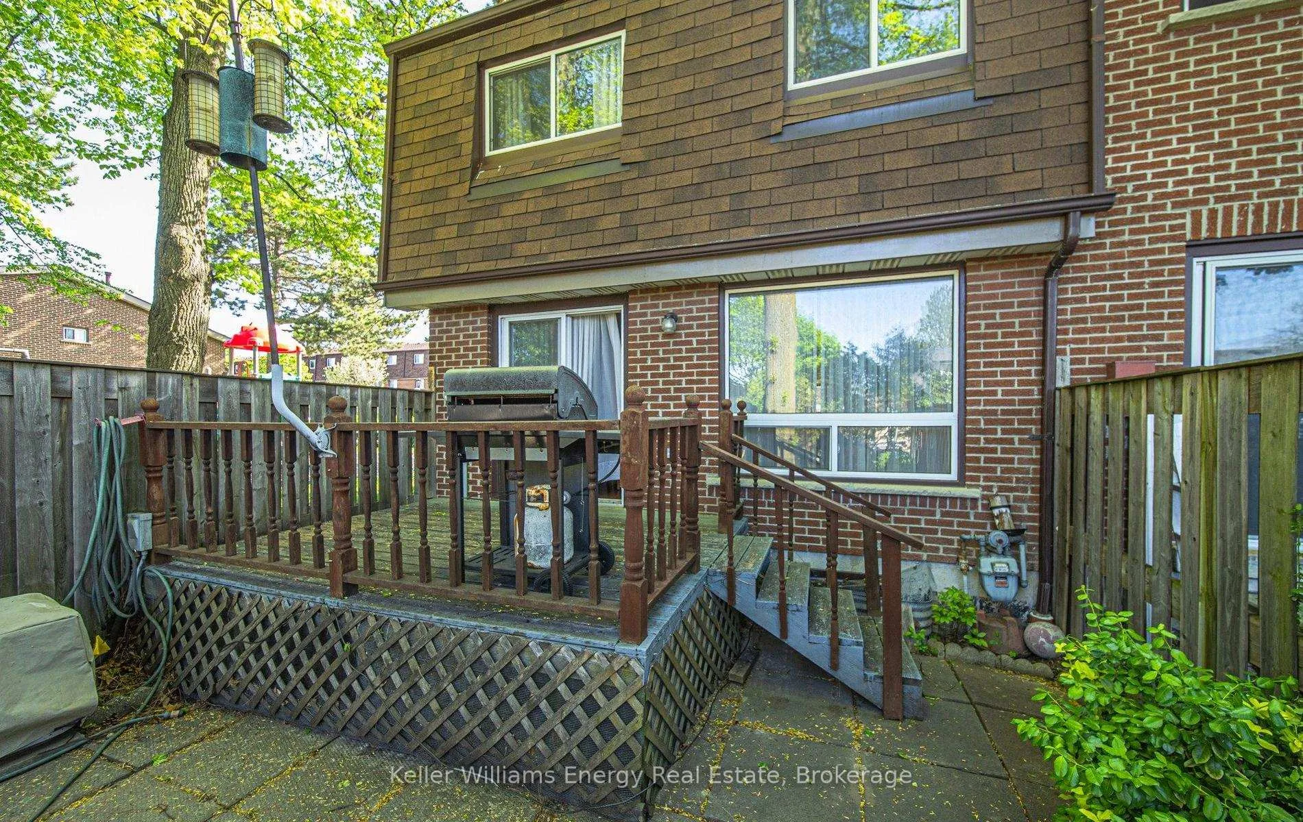 Photo 5 of Unit 18, 5 Michael Boulevard, Whitby, Lynde Creek — HOMEH