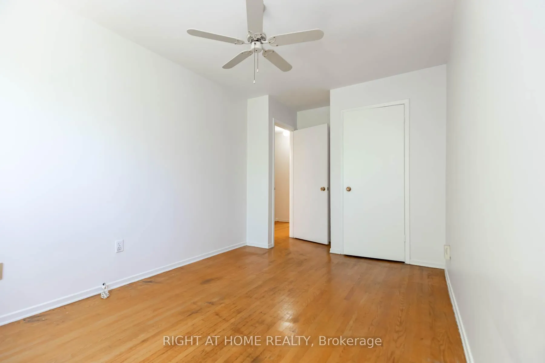 Photo 31 of 42 Vicora Linkway, Toronto, Flemingdon Park — HOMEH