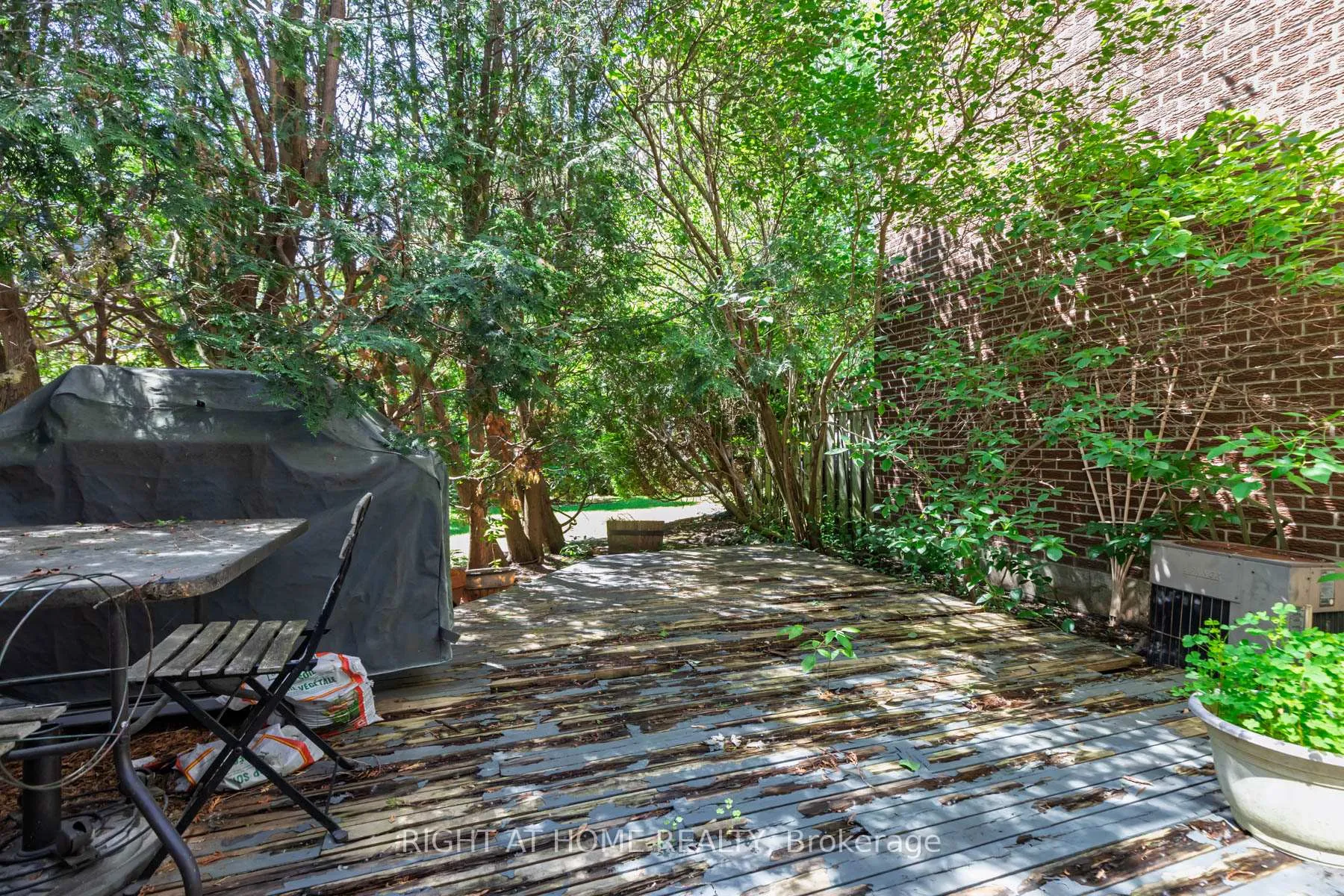 Photo 35 of 42 Vicora Linkway, Toronto, Flemingdon Park — HOMEH