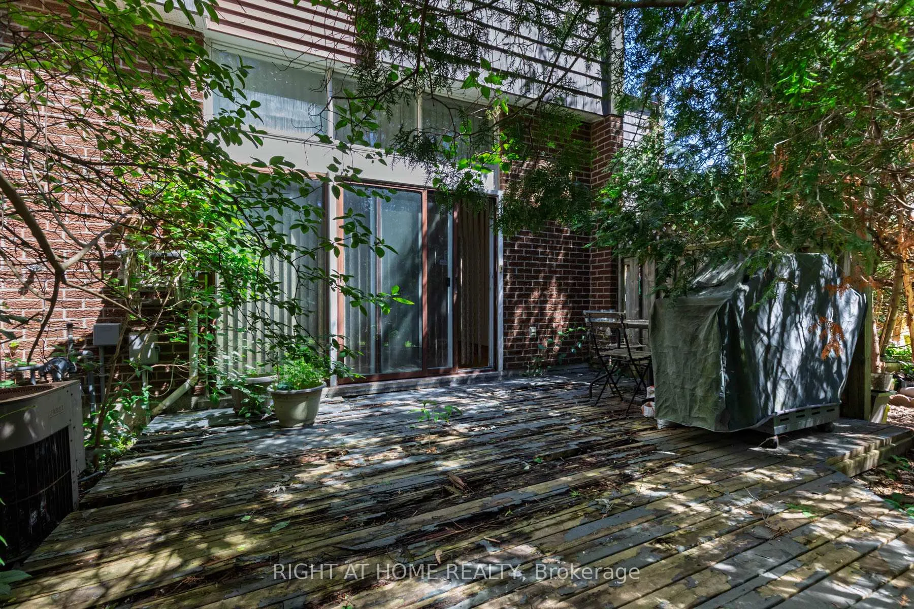 Photo 36 of 42 Vicora Linkway, Toronto, Flemingdon Park — HOMEH