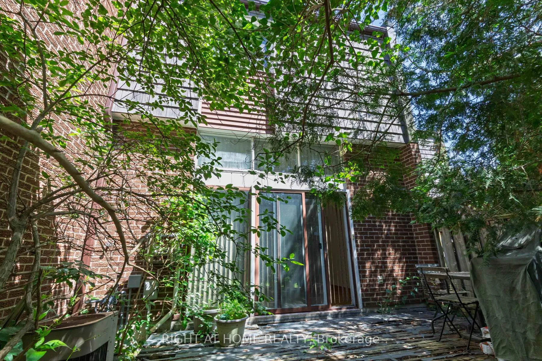 Photo 37 of 42 Vicora Linkway, Toronto, Flemingdon Park — HOMEH