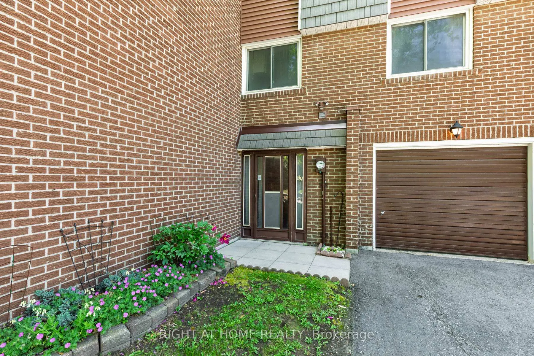 Photo 39 of 42 Vicora Linkway, Toronto, Flemingdon Park — HOMEH